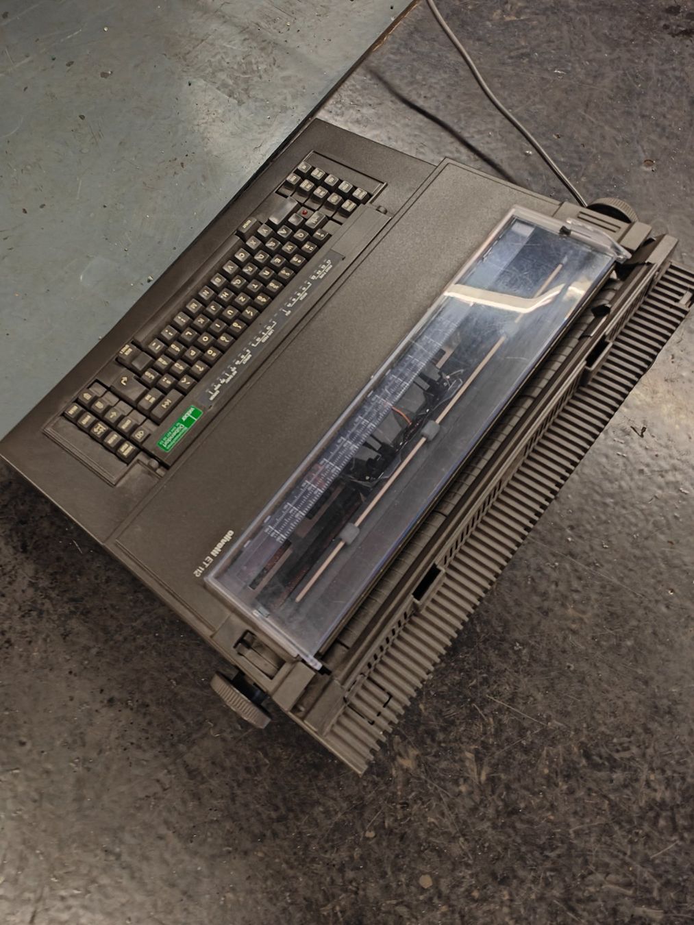 Olivetti Macchine da scrivere: Schreibmaschine Olivetti ET112 – Usato da Oberengstringen venduto da Reifen-Lagerverkauf 1