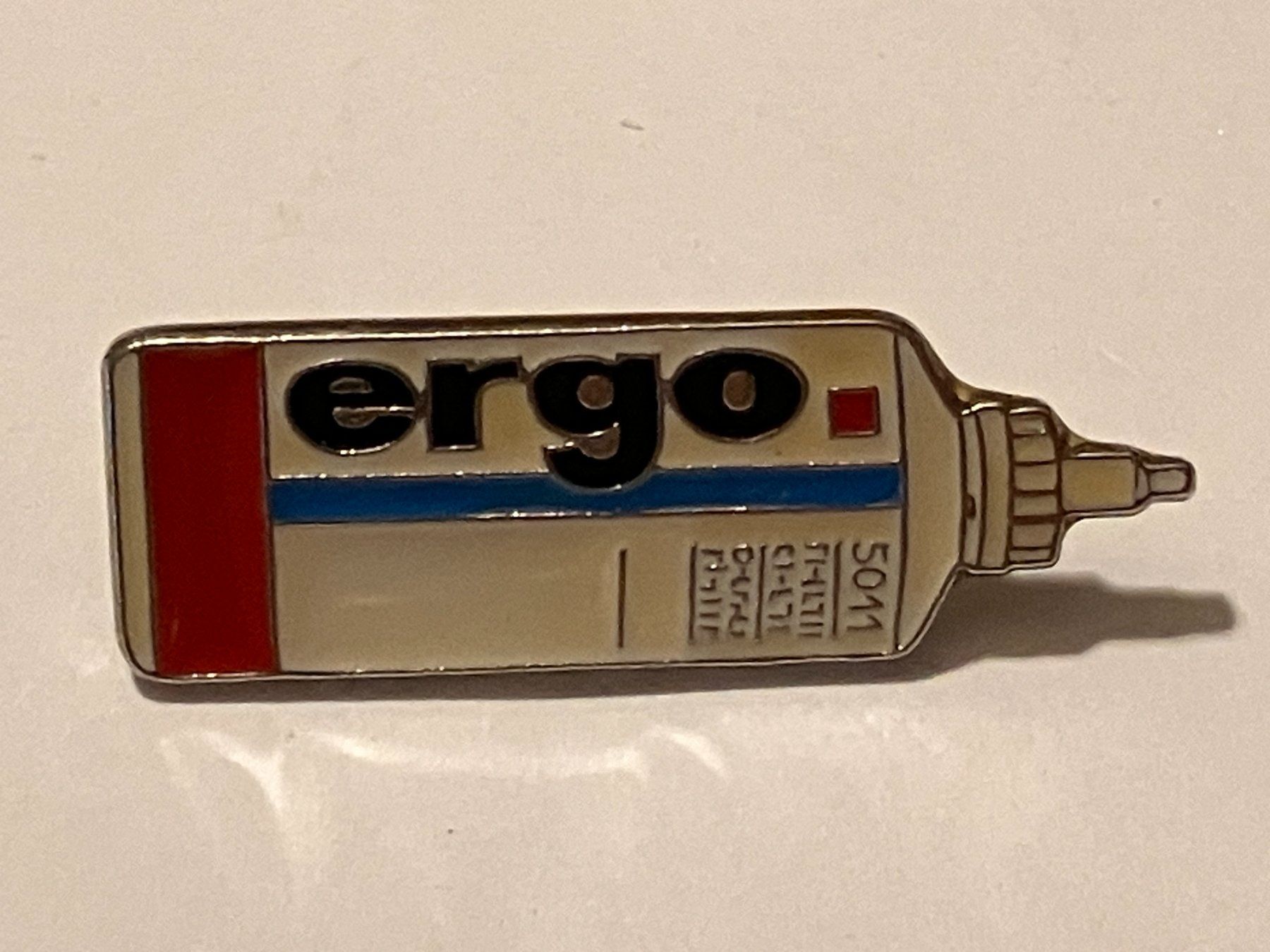 Placchette & Badge: 1 Pin Ergo – Usato da Basel venduto da djwwpp