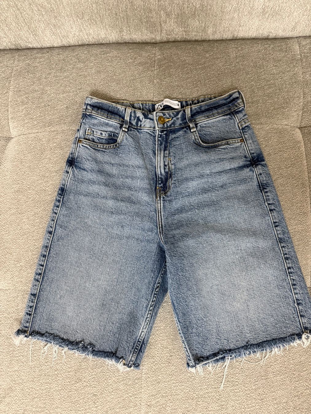 Zara Pantaloni: Zara Shorts Gr. 36 – Usato da Uetikon am See venduto da Fraufox1