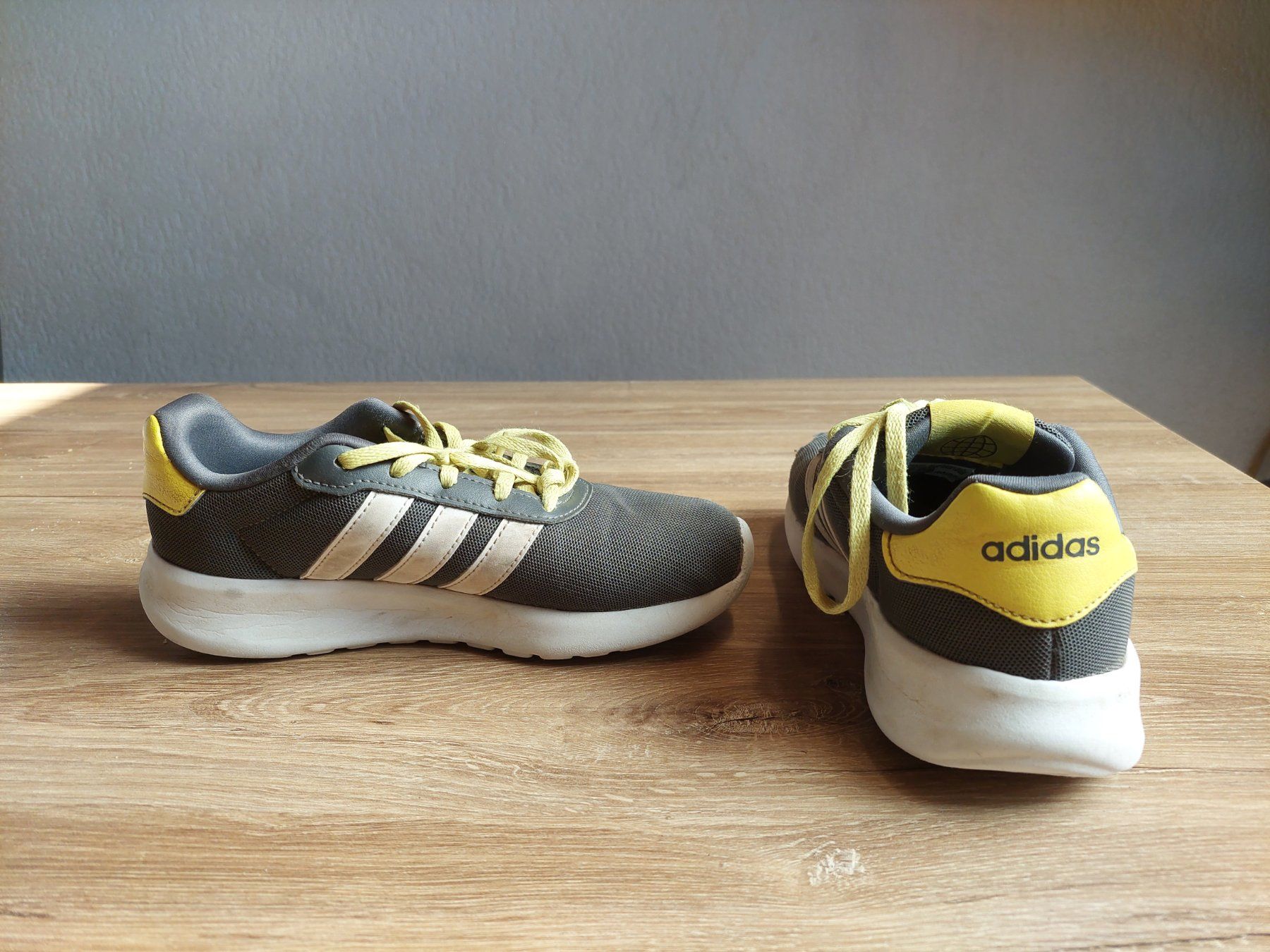 Adidas Scarpe da uomo: Adidas Kinder Sneaker Gr.35 – Usato da Burgdorf venduto da W31S 2