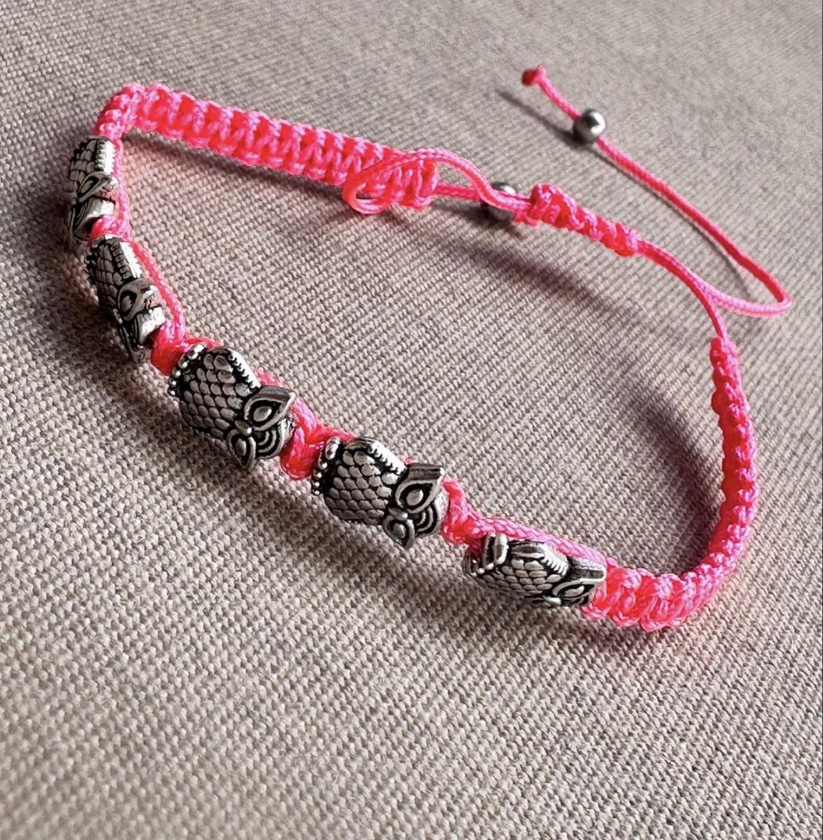 Bracciali & Braccialetti: Pinkes Armband mit Eulen-Motiven, Handmade – Nuovo (secondo la descrizione) da Winterthur venduto da nik_pr58