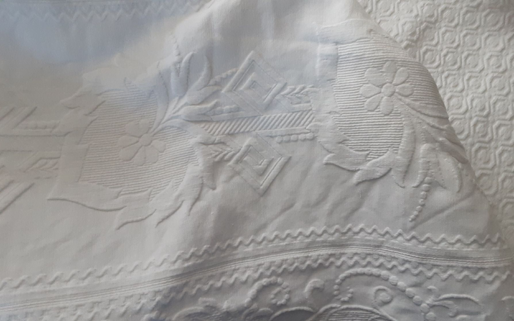 Biancheria da letto: wunderschönes Piquet bettüberwurf  – Usato da Ambrì venduto da Maerz87 5