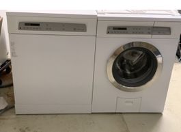Waschmaschine und Tumbler Zug  Mehrfamilienhaus