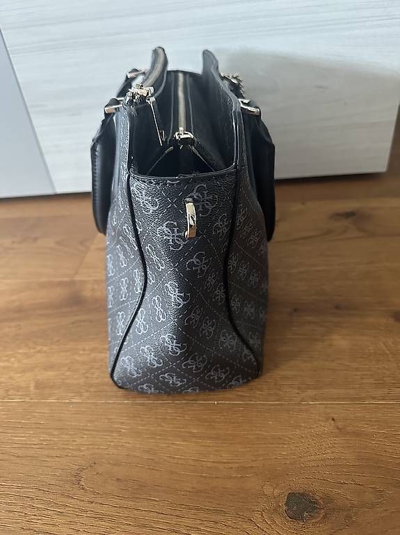 Borse da donna: Guess Handtasche - Schwarz – Usato da Wangen SZ venduto da Jaay_Sky 3