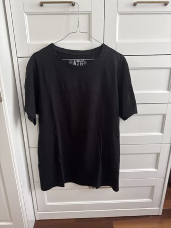 Schwarzes ATG Essentiels T-Shirt, Grösse L, Top Zustand!