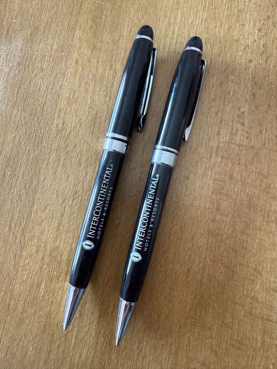 Penna & Evidenziatori: Lot de 2 stylos Hotel Intercontinental noirs – Usato da Lausanne venduto da Stephaniesdressing