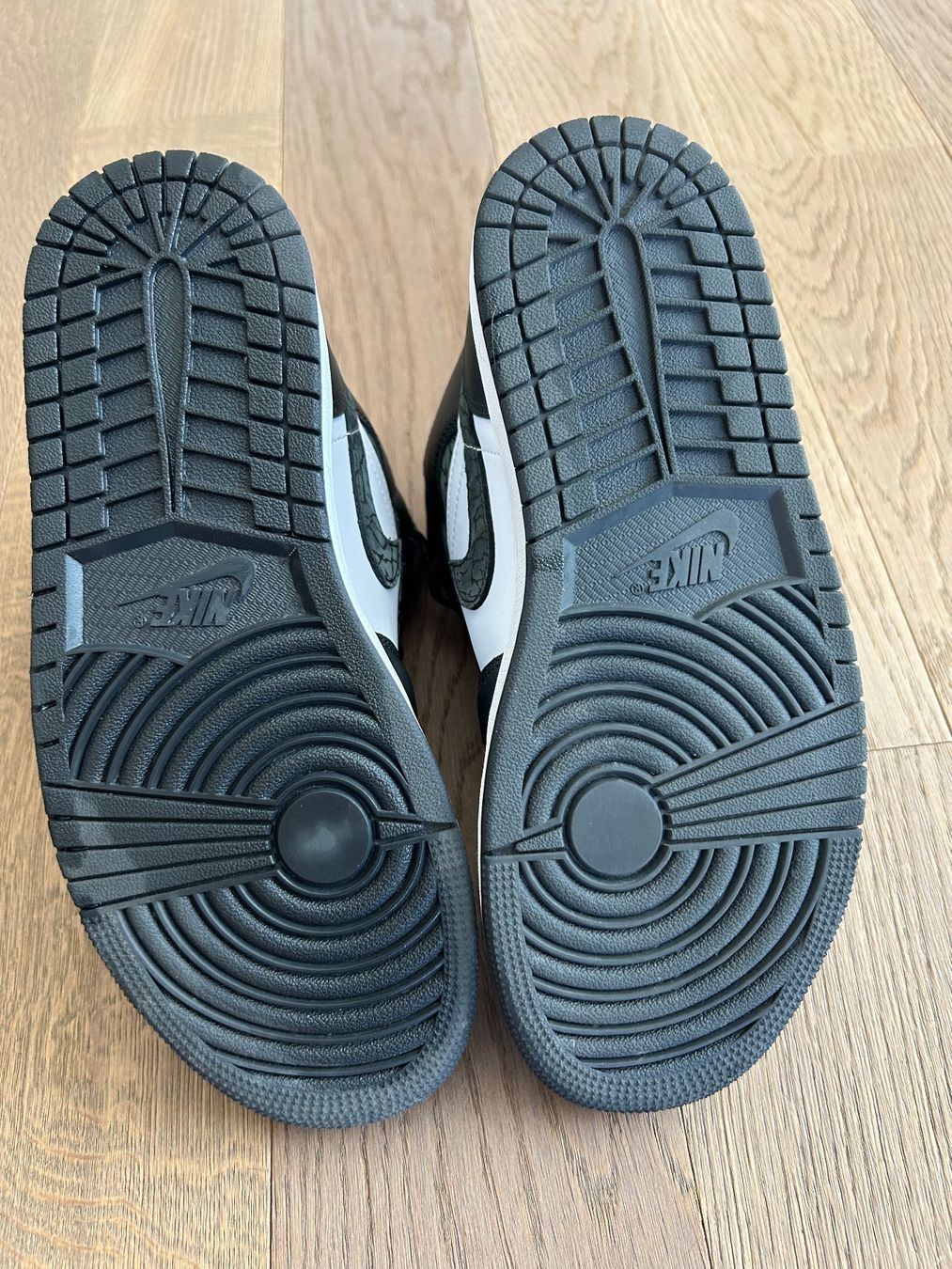 Nike Scarpe da uomo: Nike Air Jordan 1 MID SE – Nuovo e nell'imballaggio originale da Bonaduz venduto da Buhu82 4