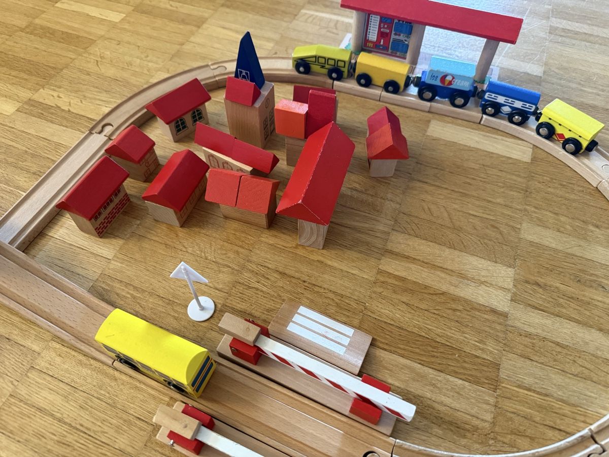 Brio Spielzeuge: Grosses BRIO Holzeisenbahn-Set – Gebraucht aus Zürich von hesails 7