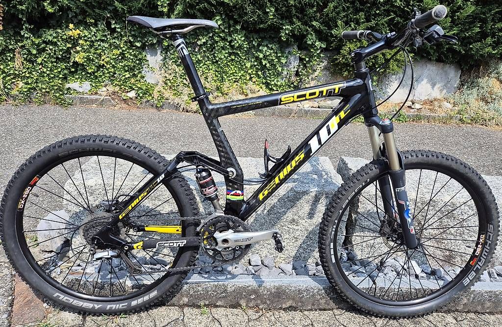 Scott Velos: SCOTT GENIUS MC 10 Fully Carbon – Gebraucht aus Siebnen von Brixia 1