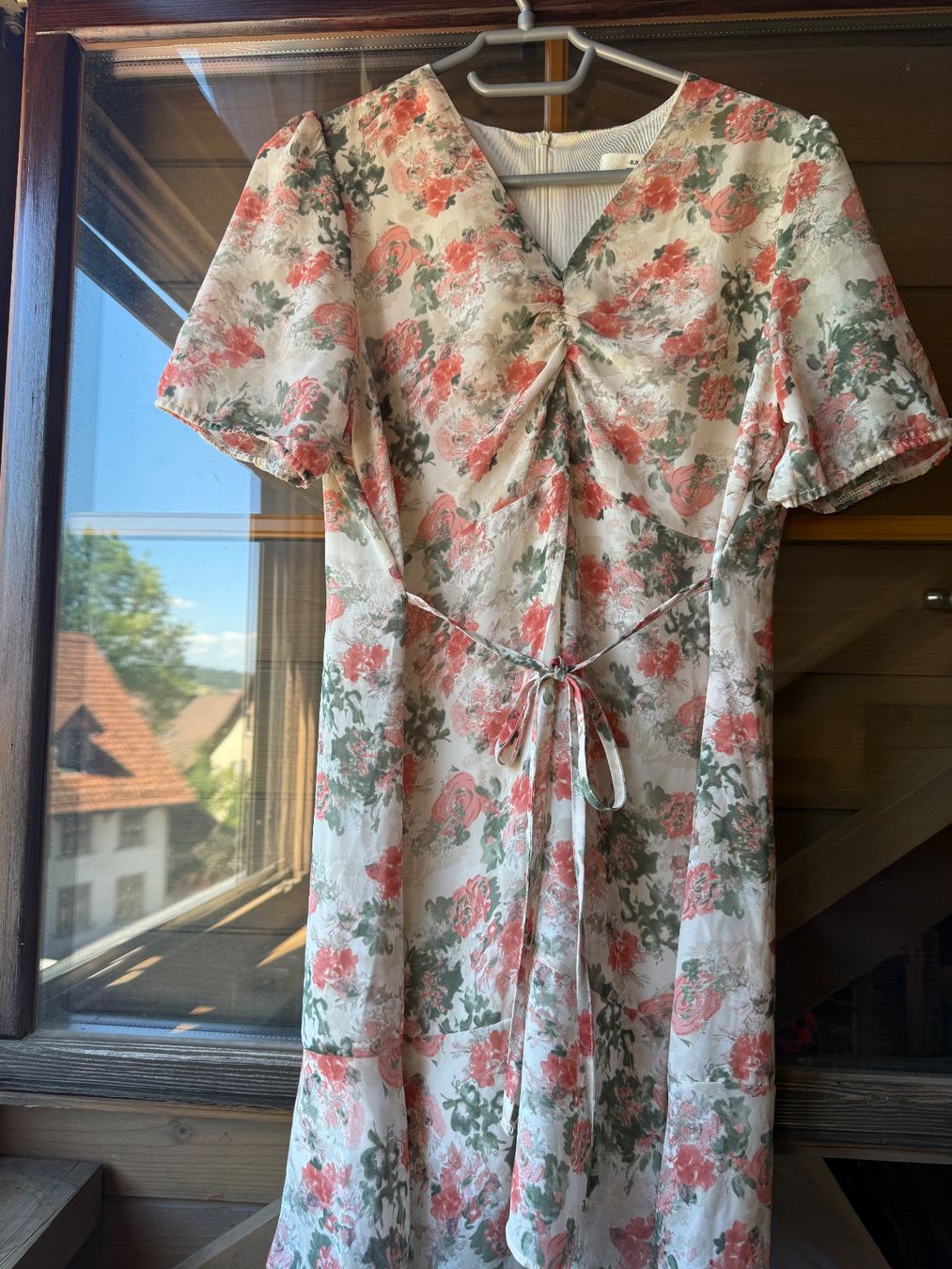 Kleider: Kleid Blumenmuster – Gebraucht aus Aesch (Neftenbach) von Maece_