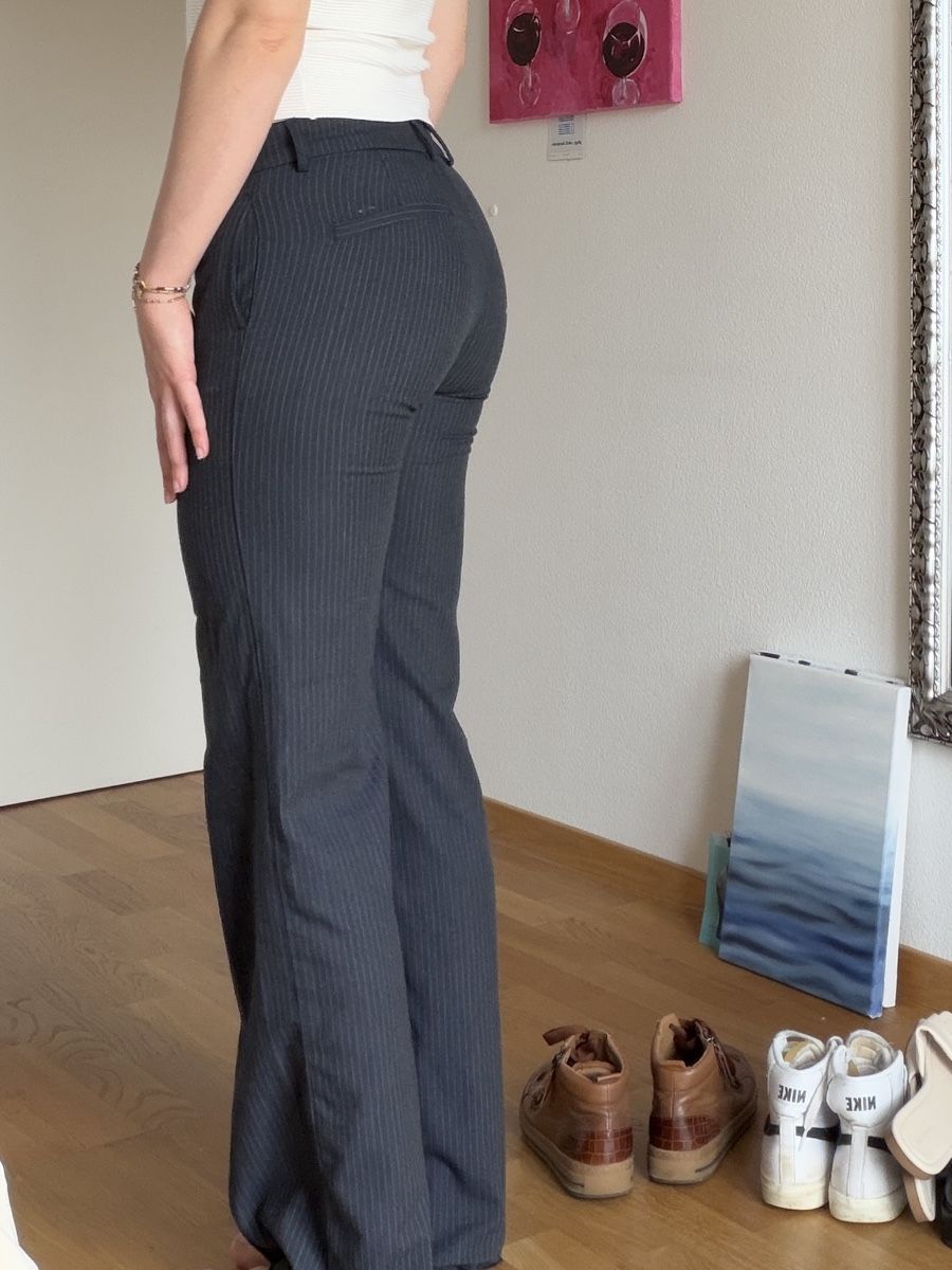 Pantalons: Anzughose Nadelstreifen Grösse S neuwertig – D'occasion à Aesch par fiona.sophie