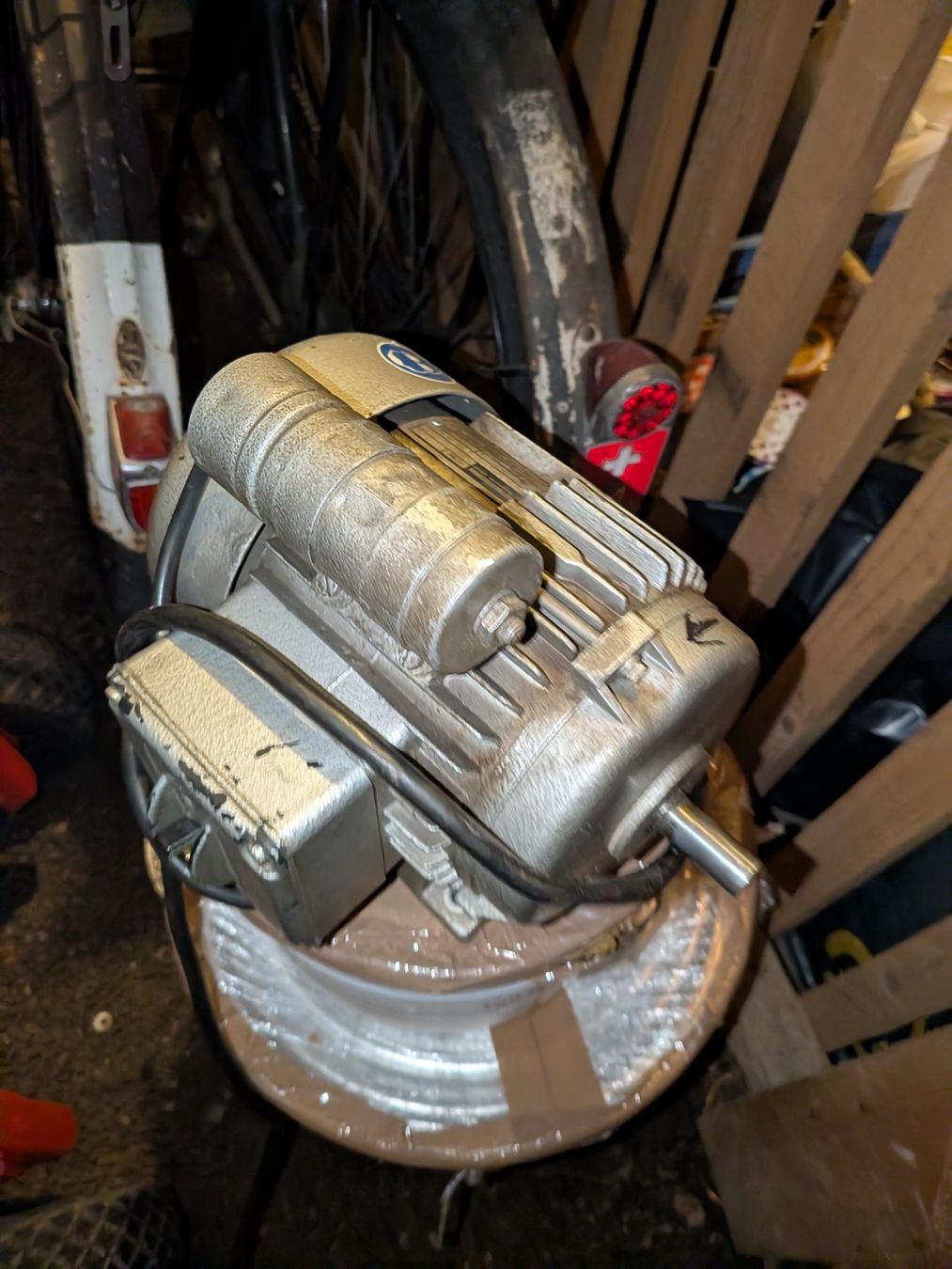 Moteurs: 220V E Motor mit Schalter – D'occasion à Lyss par Spartan76