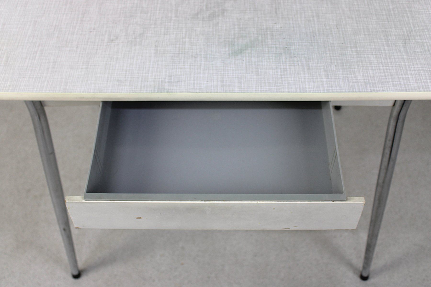 Tische: Vintage Küchentisch – Gebraucht aus Volketswil von brockipfannenstil 4