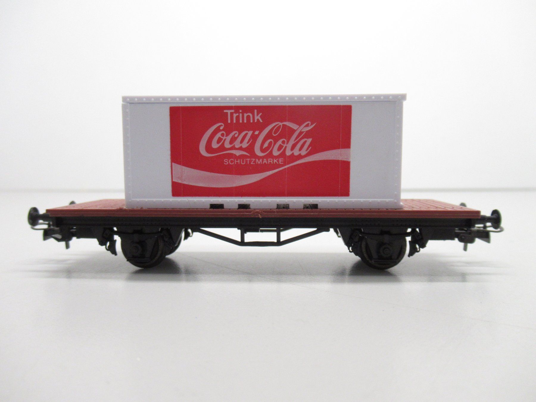 Liliput Modelleisenbahnen: Liliput Plattformwagen mit Coca-Cola Container Deutsch DC H0 – Gebraucht aus Basel von mhmarken 1