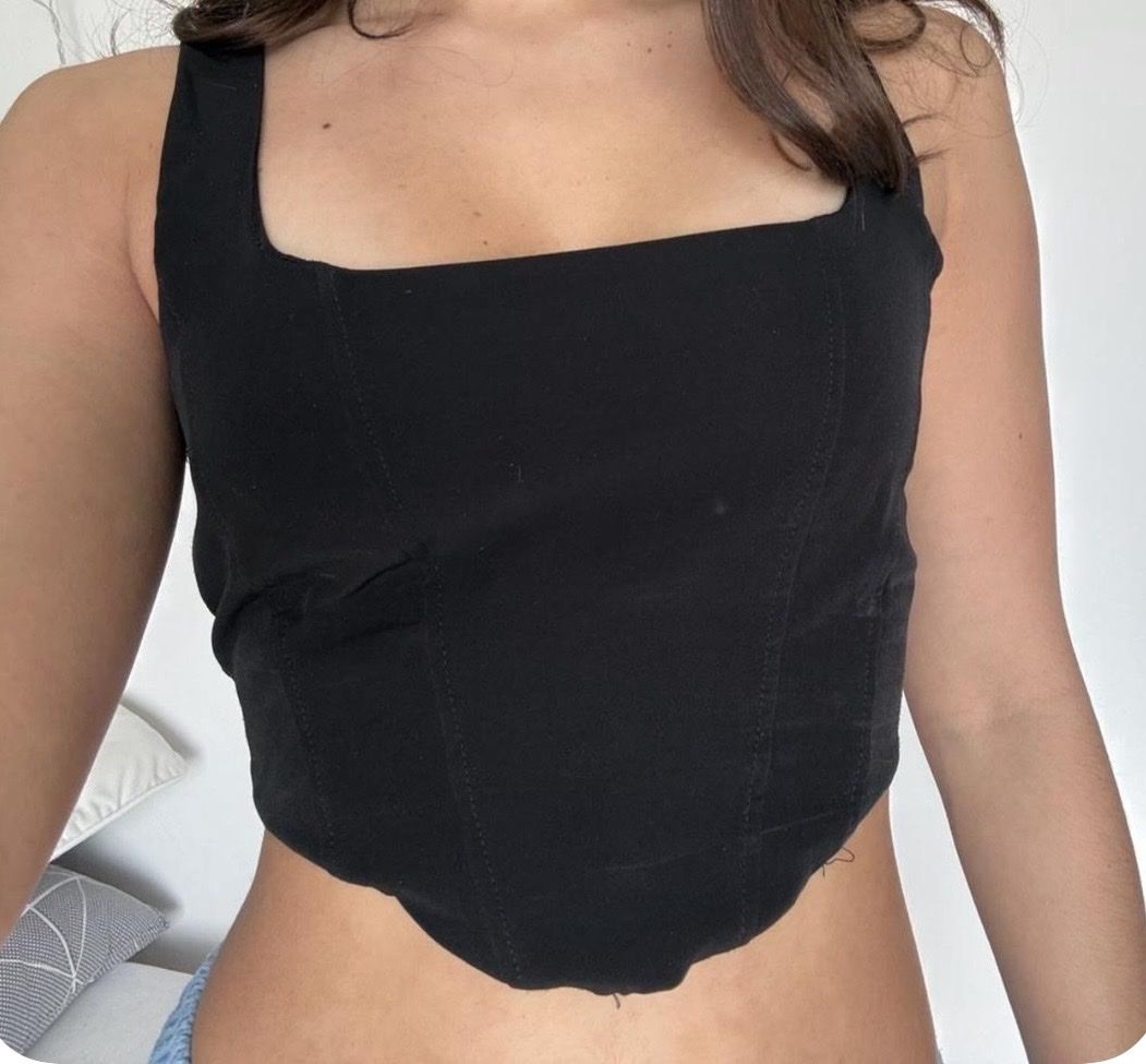 Stradivarius Top: haut noir style corset  – Usato da Ardon venduto da loanneroch