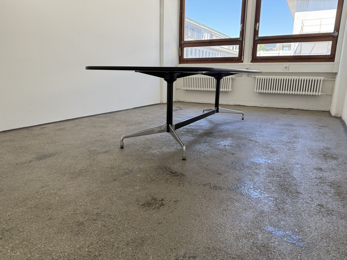 Tische: Vitra Segement Table von Eames – Gebraucht aus Grenchen von Design-Outlet 1