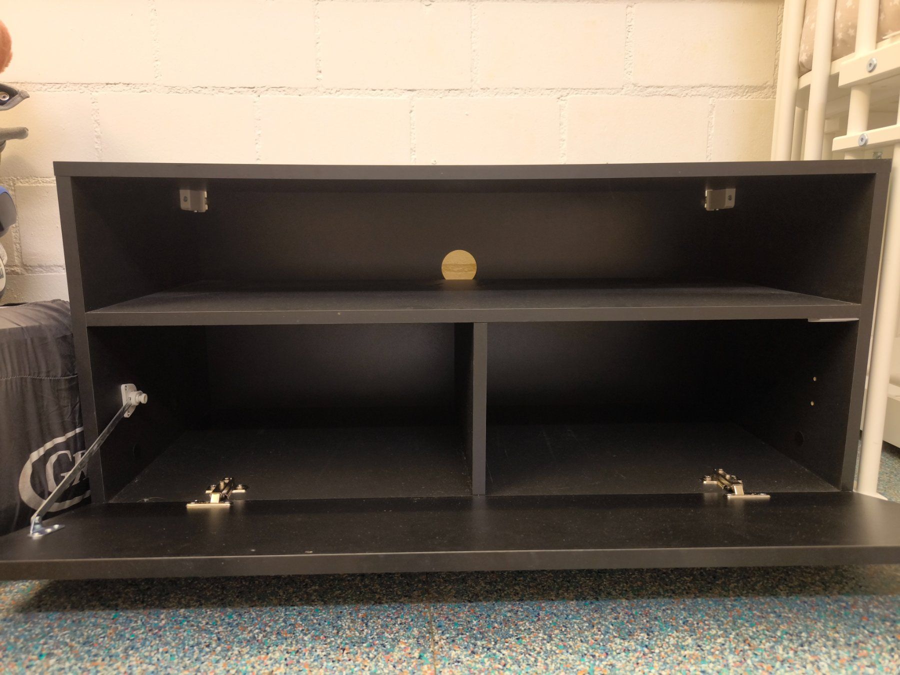 Mobili TV: Kleines Sideboard, TV-Möbel, schwarz – Usato da Fahrwangen venduto da lea_bgp9 2