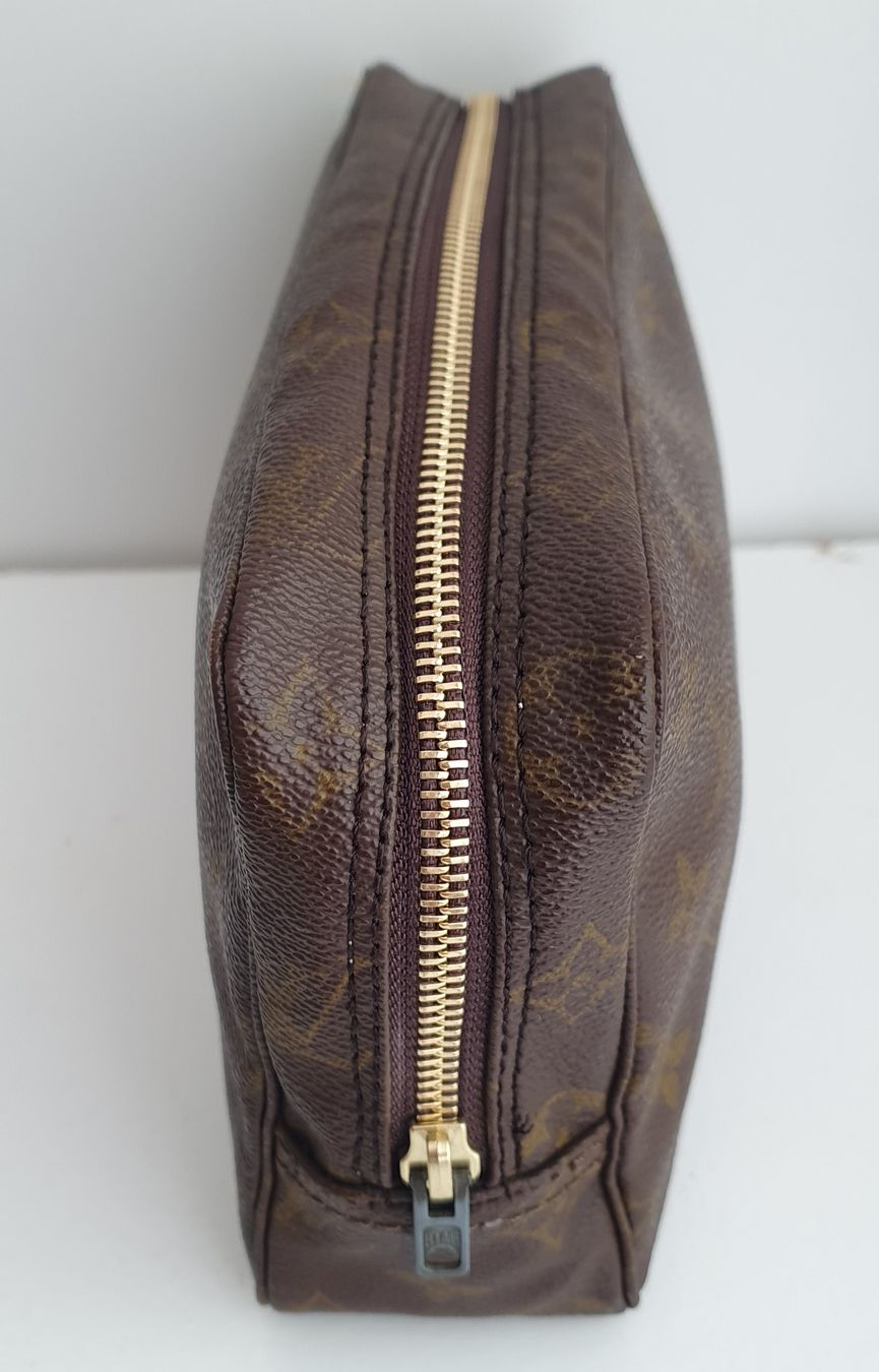 Louis Vuitton Trousses de maquillage: Louis Vuitton PM Necessaire Monogram Canvas – D'occasion à Niederteufen par Mira_72 2