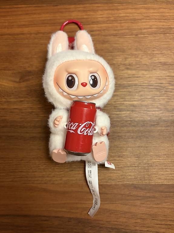 Figuren: Labubu Coca-Cola – Gebraucht aus Affoltern am Albis von NKretzschmar