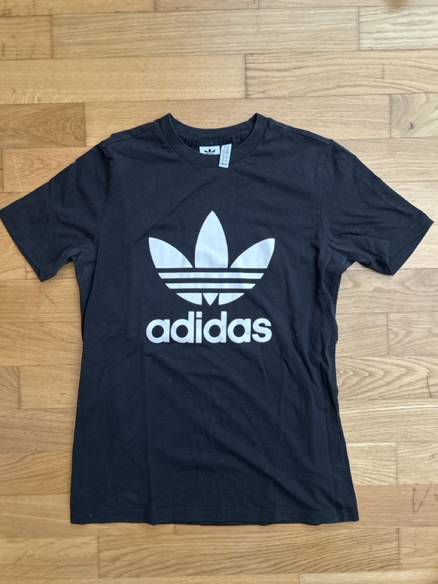 Adidas T-shirt: ADIDAS Tshirt – Usato da Alterswil FR venduto da kat_cfw8