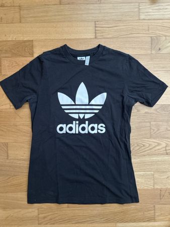 ADIDAS Tshirt