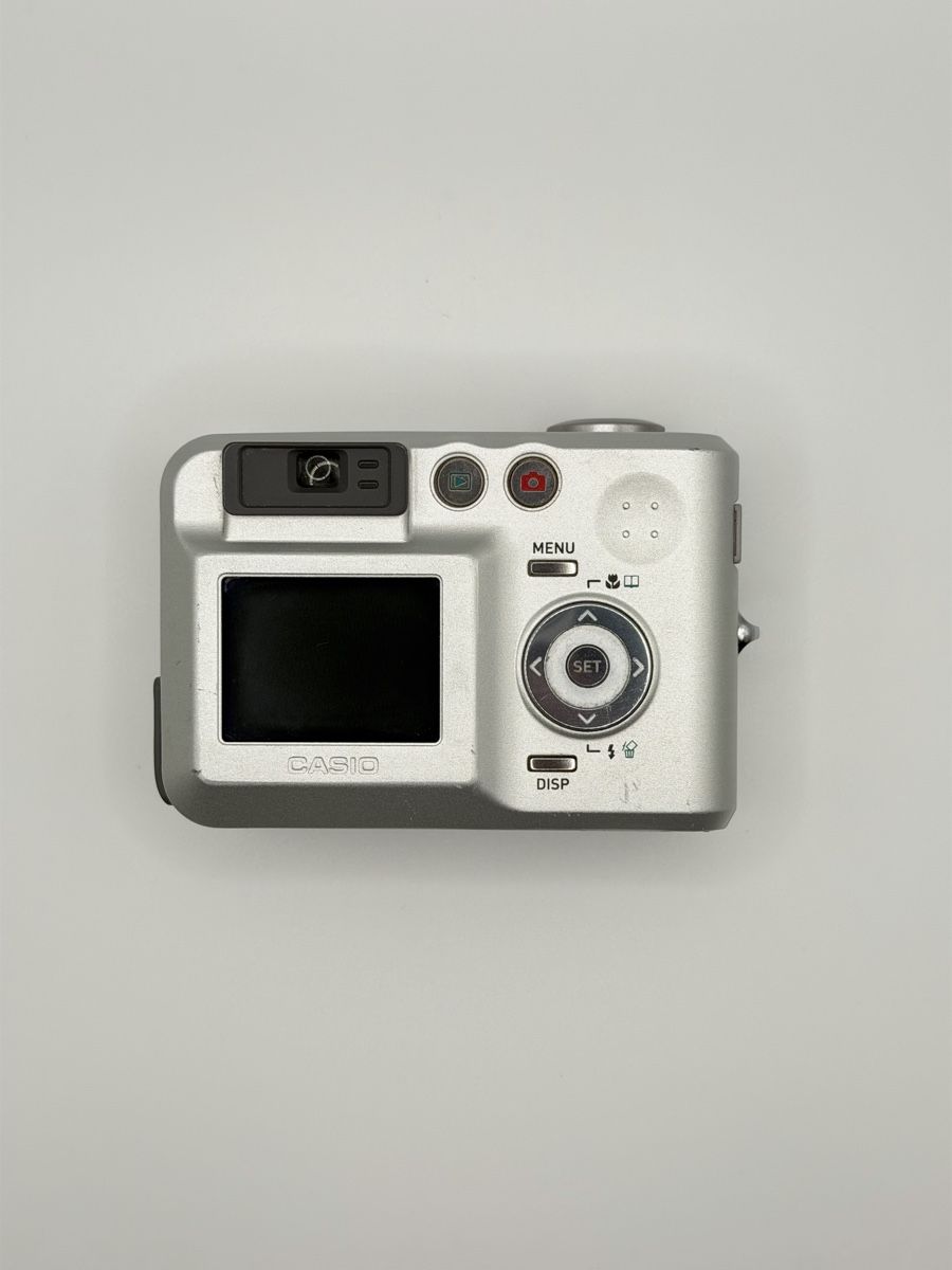 Casio Fotocamera: Casio Digitalkamera QV-R40 silber DEFEKT – Difettoso da Altenrhein venduto da Riccidp 1