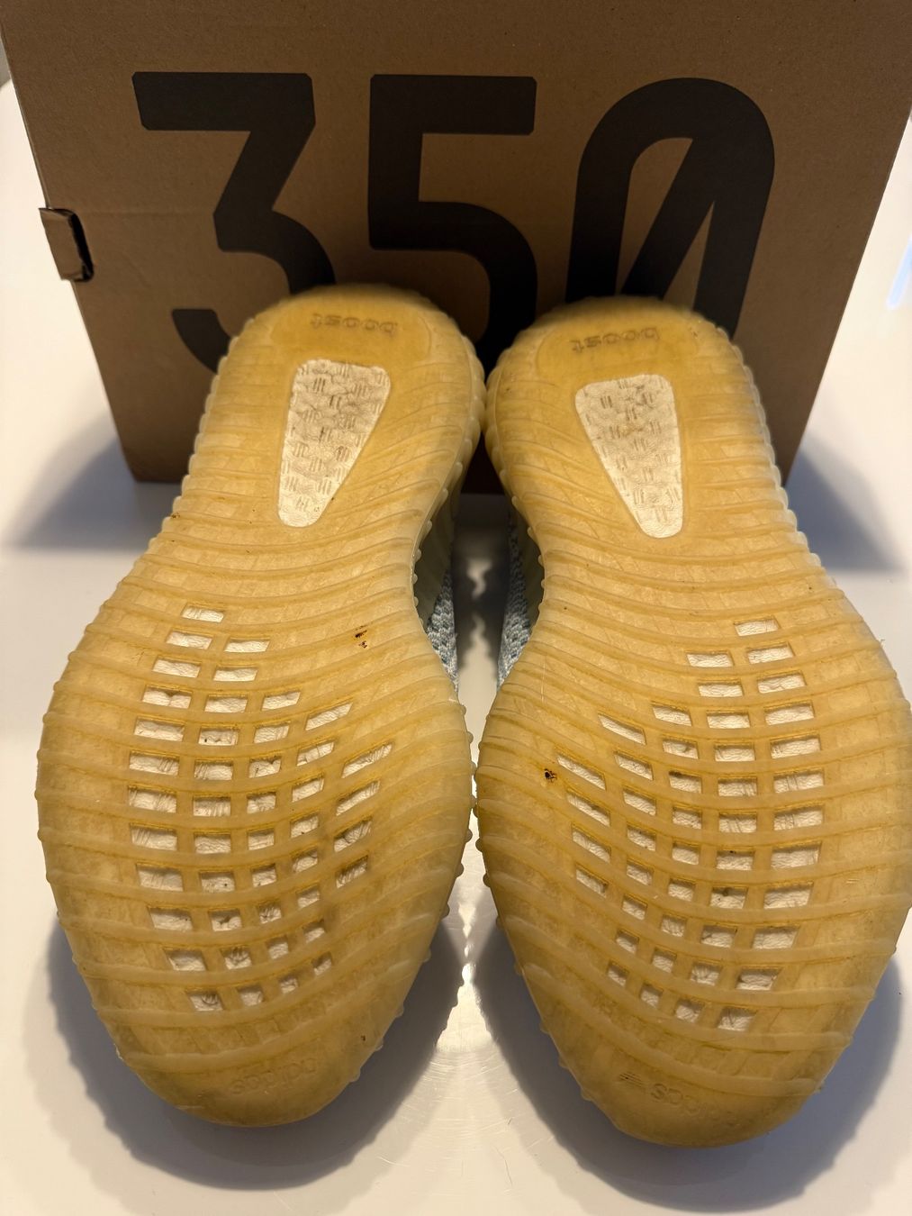 Adidas Scarpe da uomo: YEEZY BOOST 350 V2 – Usato da Bienne venduto da CarlosOliveira 2