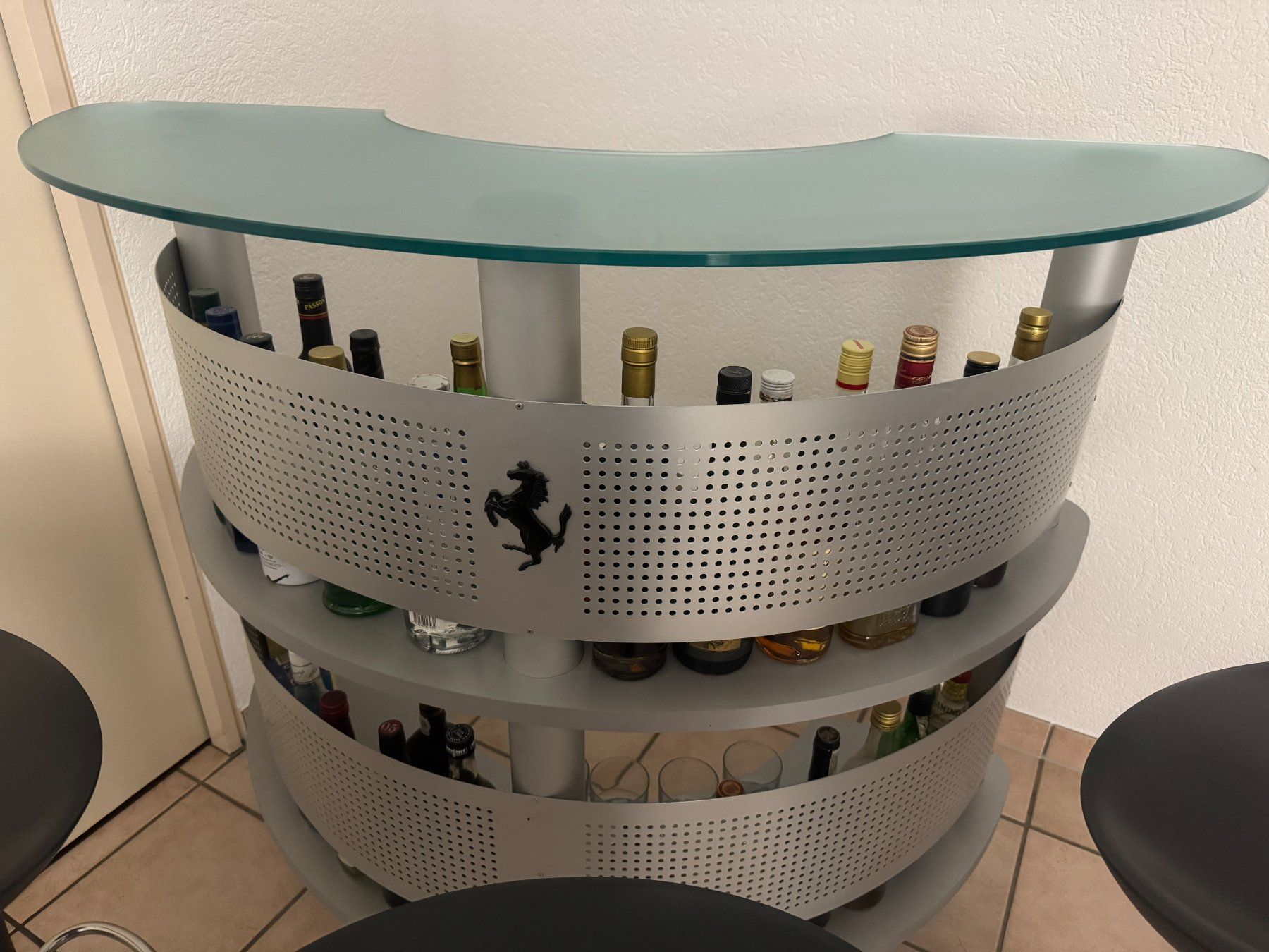 Allestimento di negozi e stand fieristici: Bar avec trois tabourets design – Usato da Nyon venduto da data-comm 1