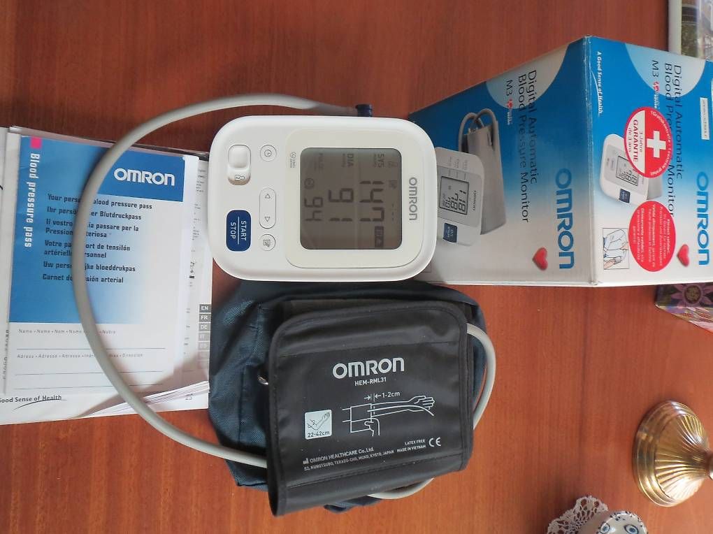 Omron Attrezzature mediche: Blutdruckmessgerät, Omron M3, Intellisense, Apotheke – Usato da Bettlach venduto da Pazan75