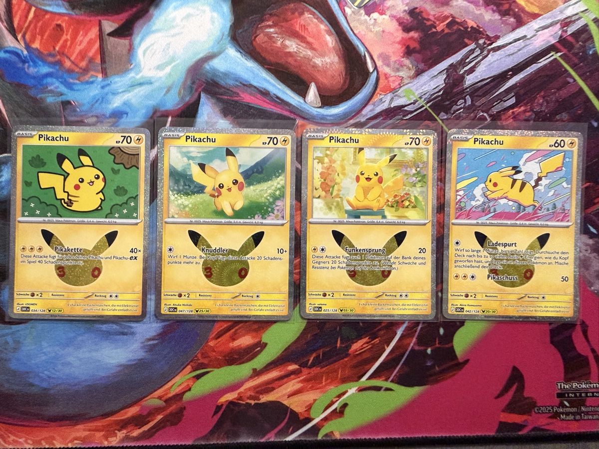 Pokémon Carte collezionabili: Pokémon 30th Pikachu 4er Set – Nuovo (secondo la descrizione) da Basel venduto da Phantom_Consulting