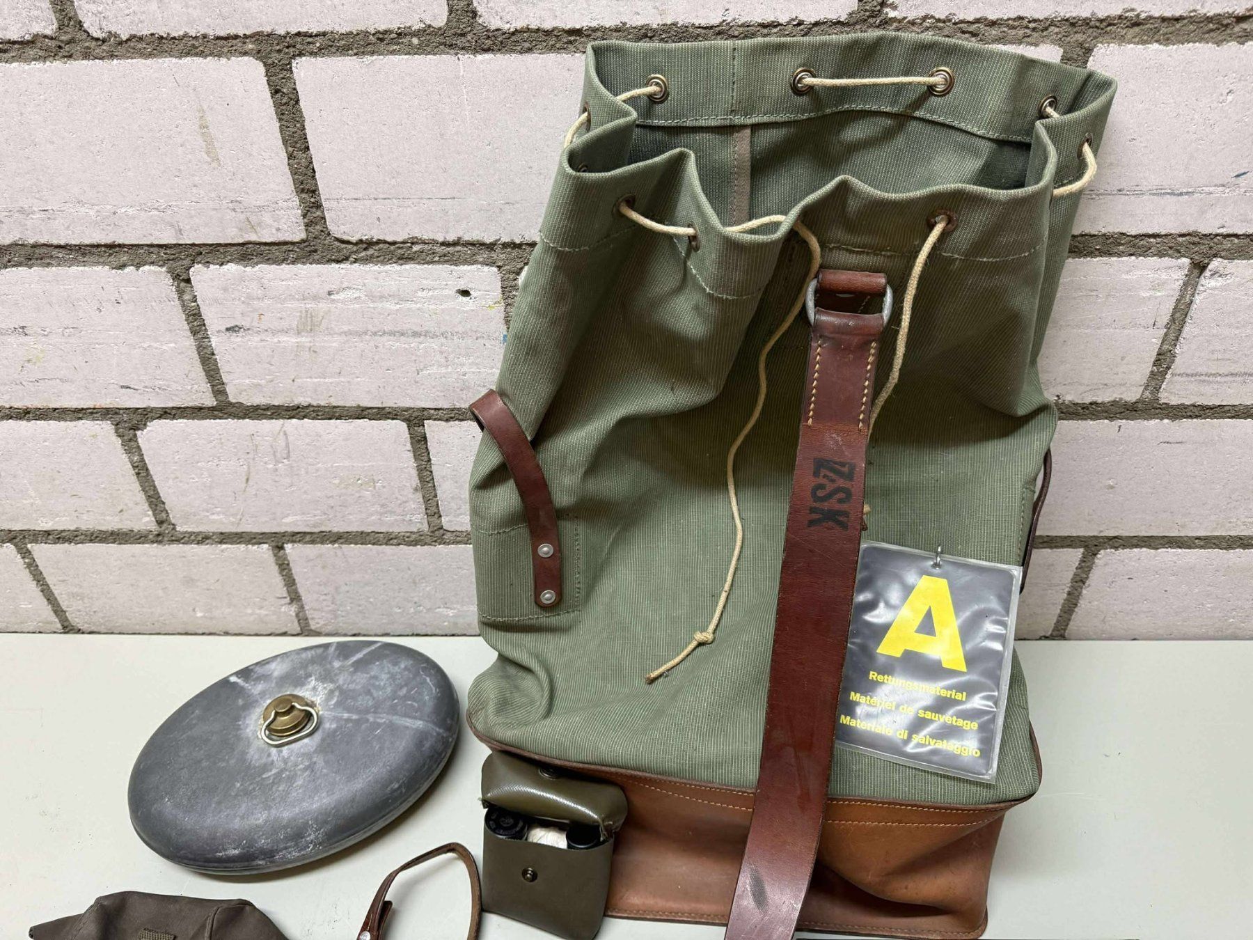 Zaini: Rucksack Ledertasche CH Militär + div. – Usato da Winterthur venduto da Joe1001 1