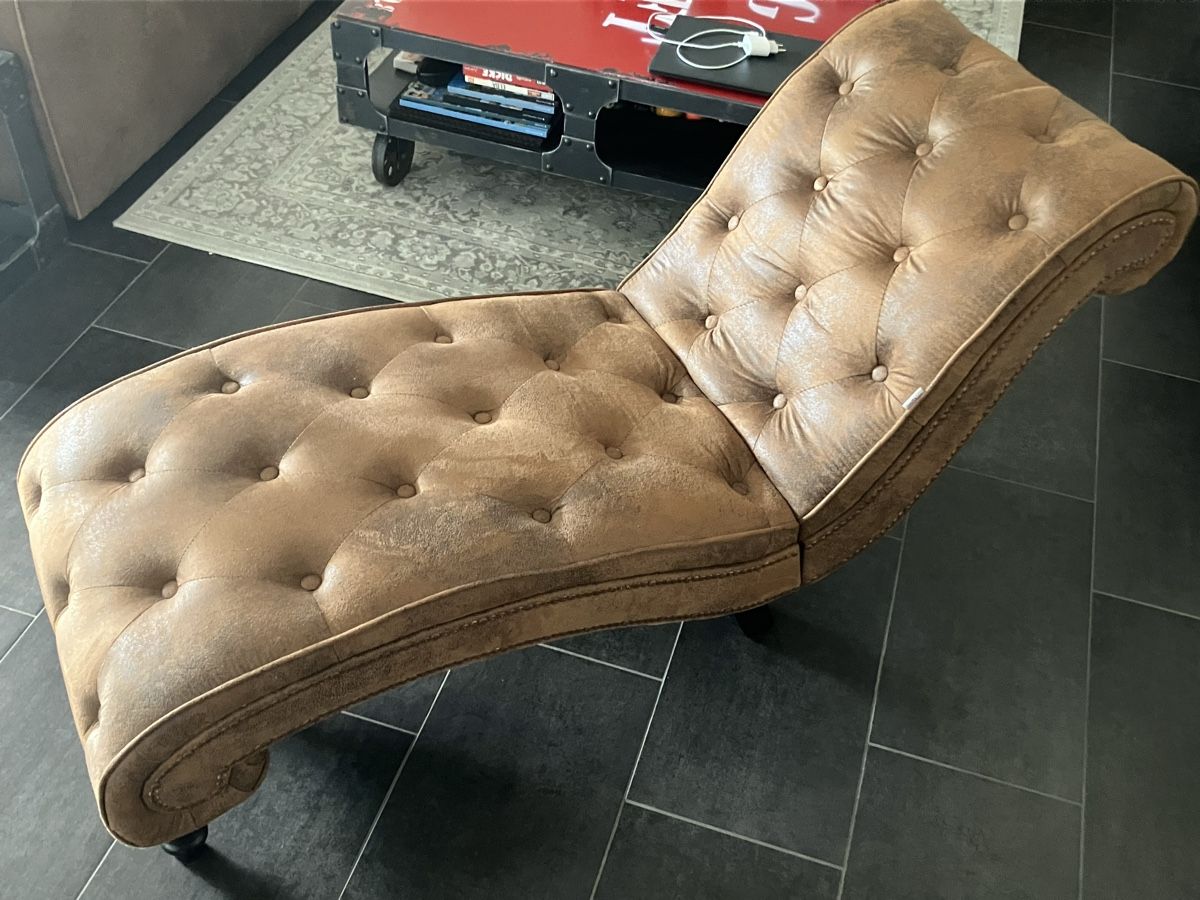 Poltrone: Sessel mit Knopfsteppung Kunstleder braun – Usato da Steffisburg venduto da Nikolini 1
