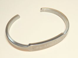 Calvin Klein Jeans Armreif (Größe D/M)