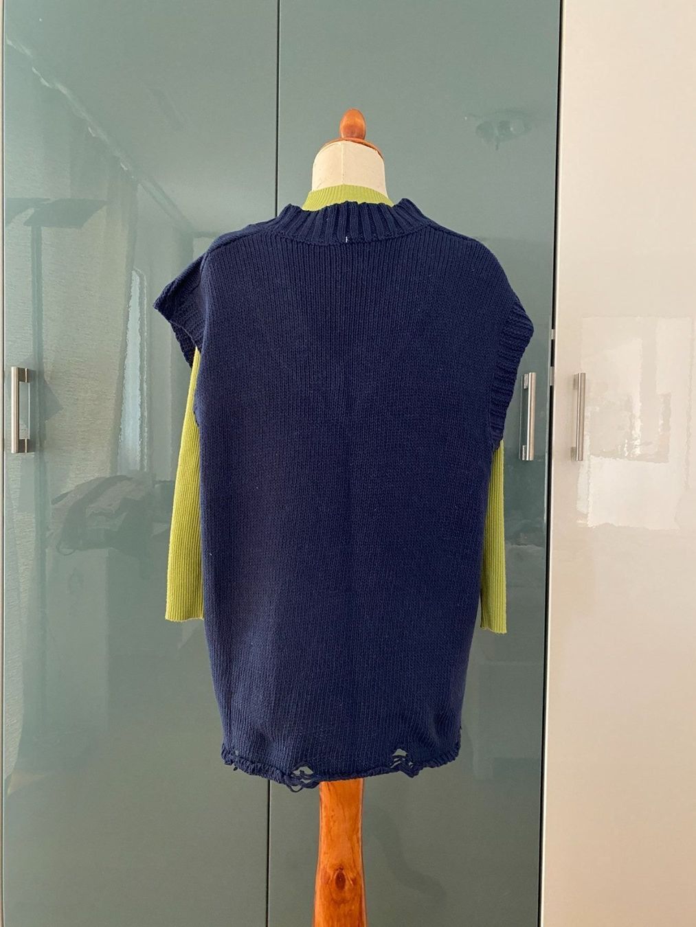 Maglioni & Felpe: Pullover armlos dunkelblau M/L/XL – Usato da Duebendorf venduto da Alexandertreyer 4