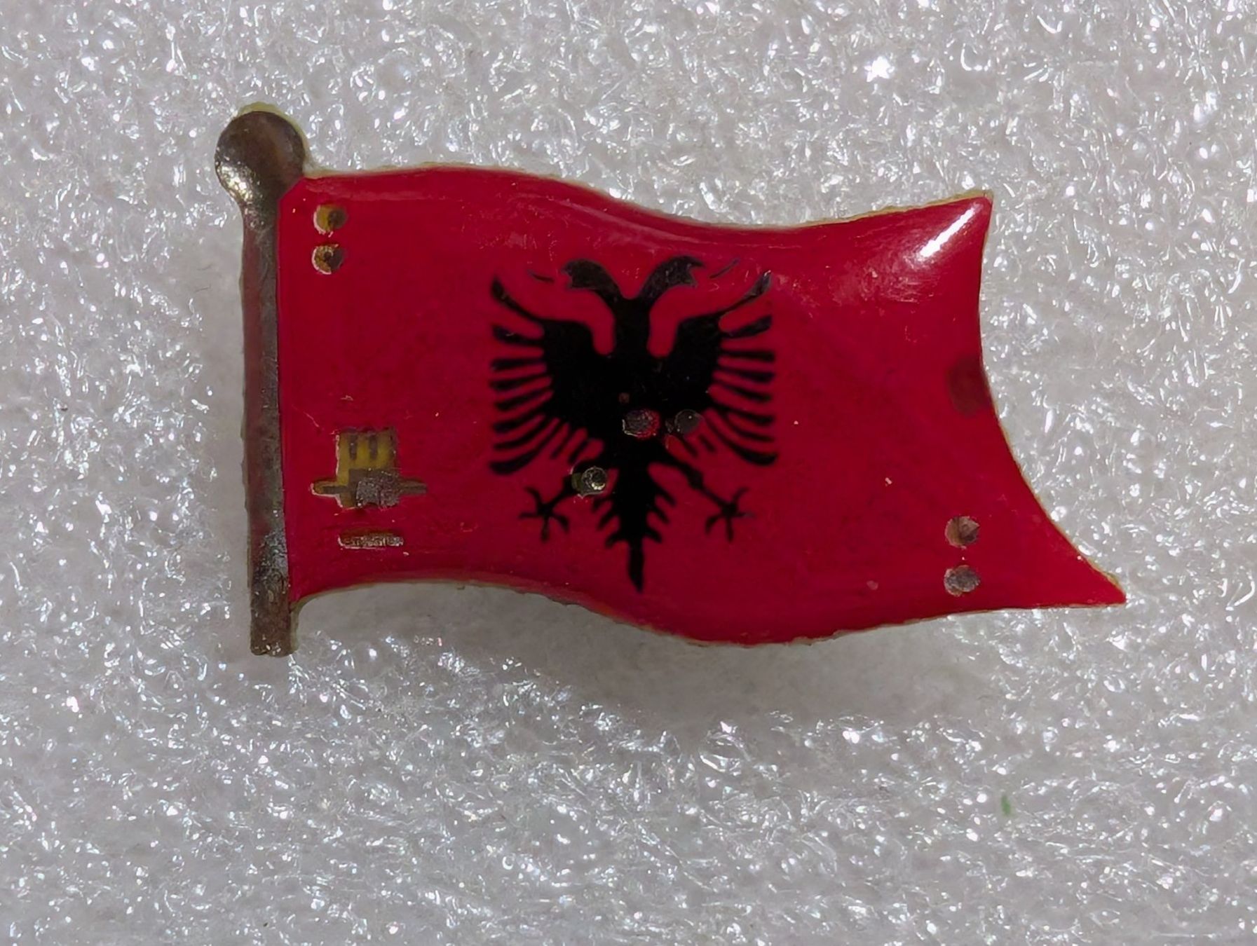 Placchette & Badge: Ansteckpin 281: Flagge – Usato da Oppligen venduto da Pin-Fall-Shop