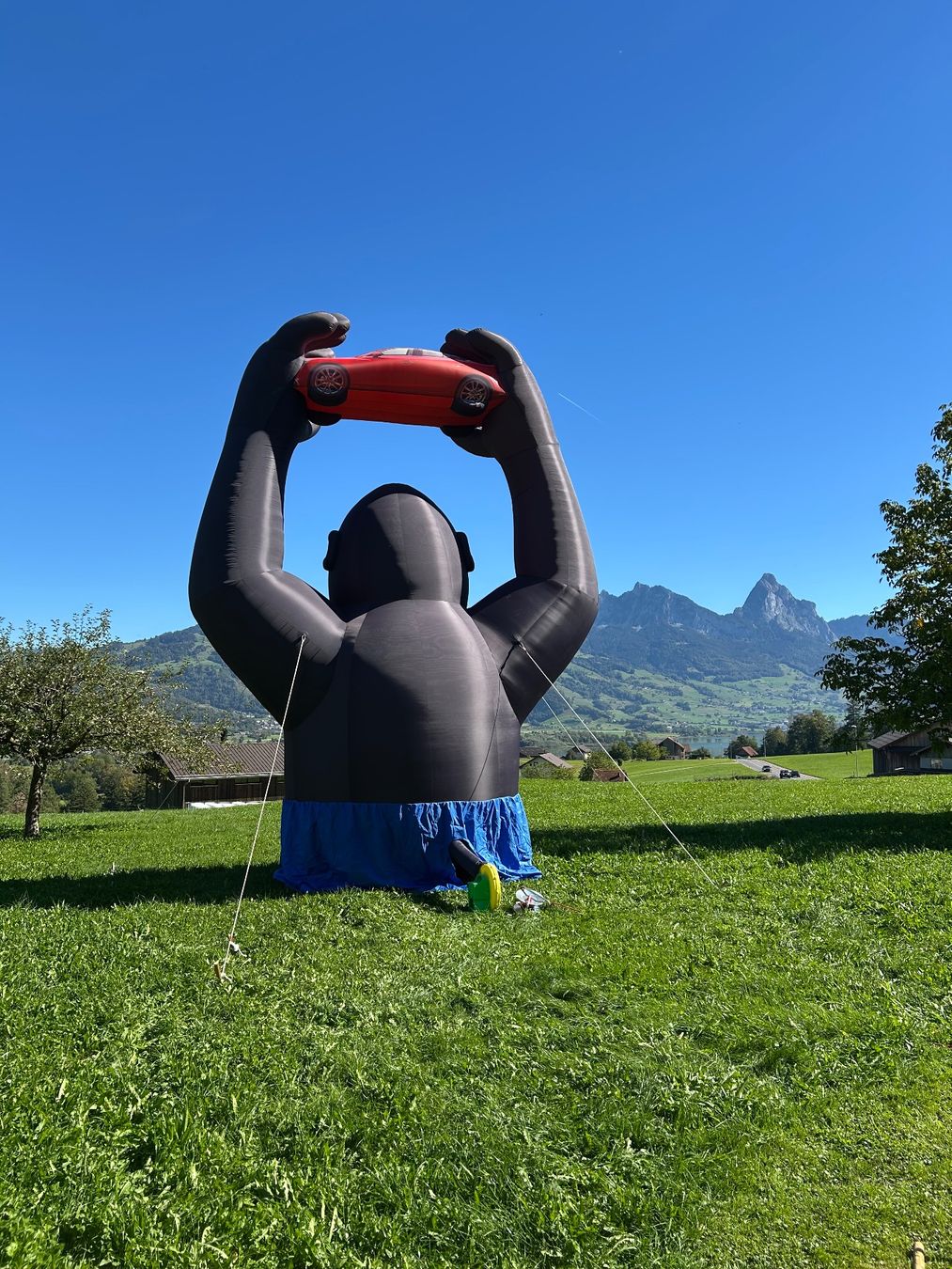 Figuren: Gorilla / King Kong aufblasbar – Gebraucht aus Goldau von Taburettli_Brocante 1