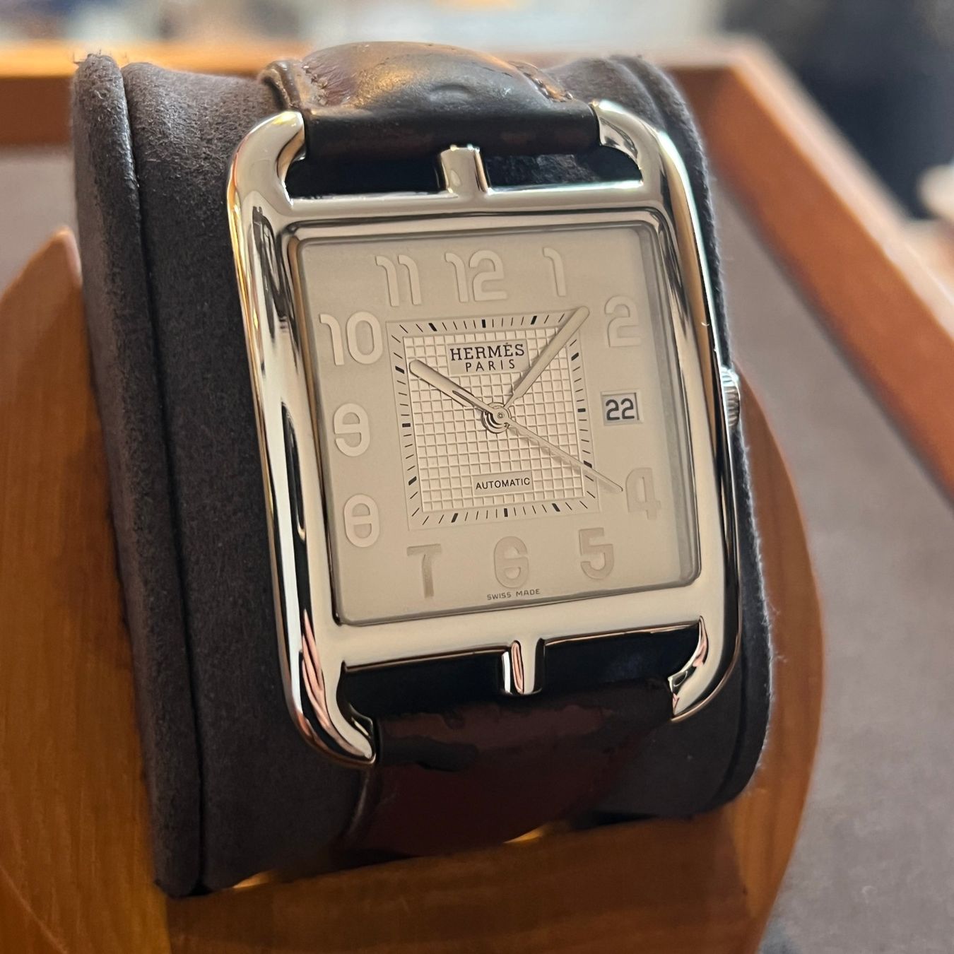 Hermès Montres: FLASH SALE Hermès Cape Cod Date Automatic Silver Dial CD6.71 – D'occasion à Carouge GE par Watchaser 1