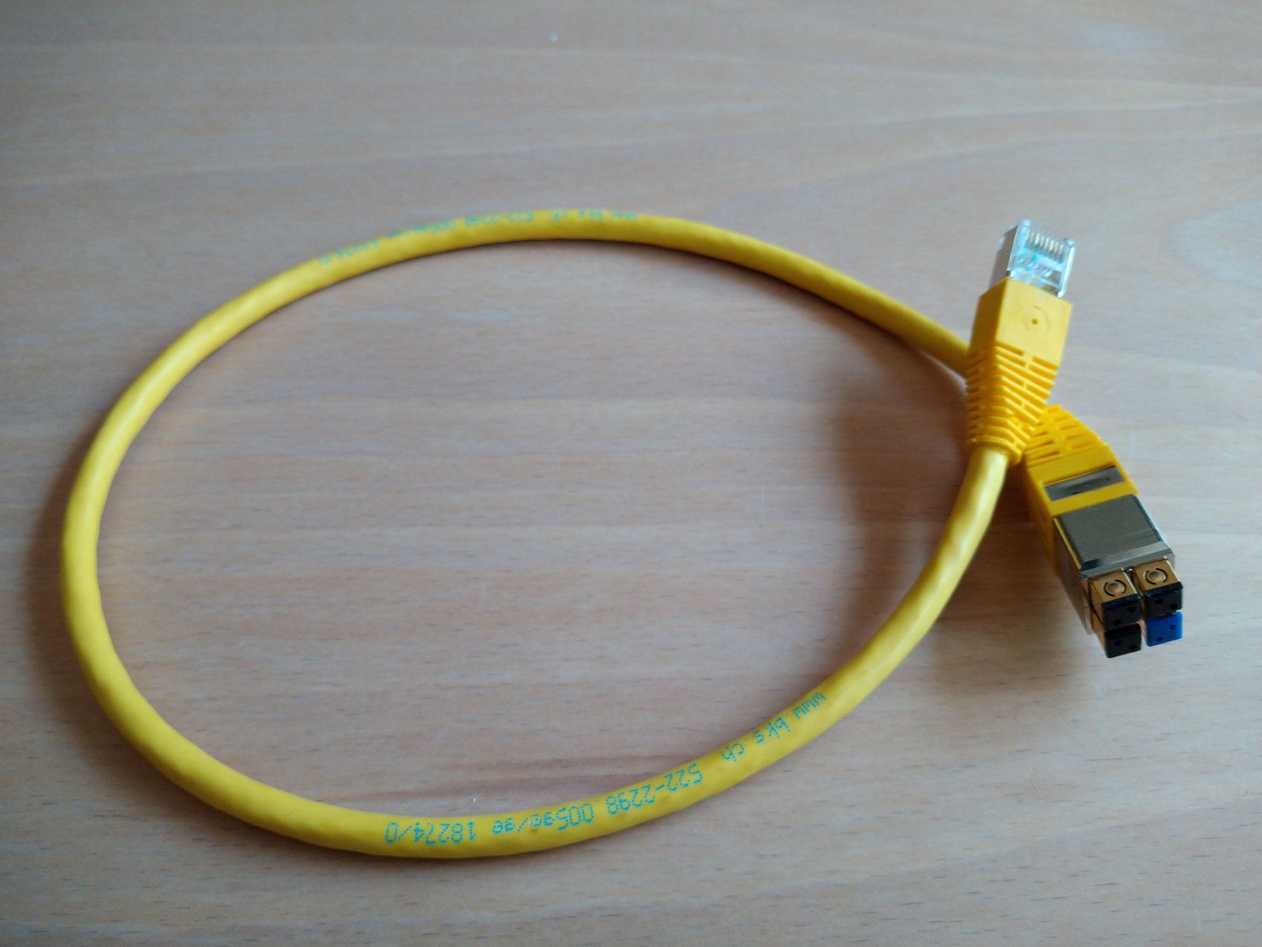 BKS Cavi: BKS Homenet Gigabit Ethernet Patchkabel 50 cm lang, gelb – Usato da Winznau venduto da Cassjopaya