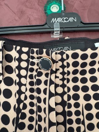 Marccain Feminine Fit Hose mit geradem Bein N3. 38