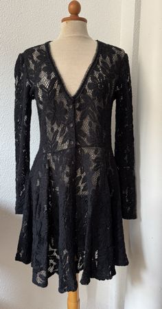 Tunique noire "Mais il est ou le soleil" dentelle, taille 38