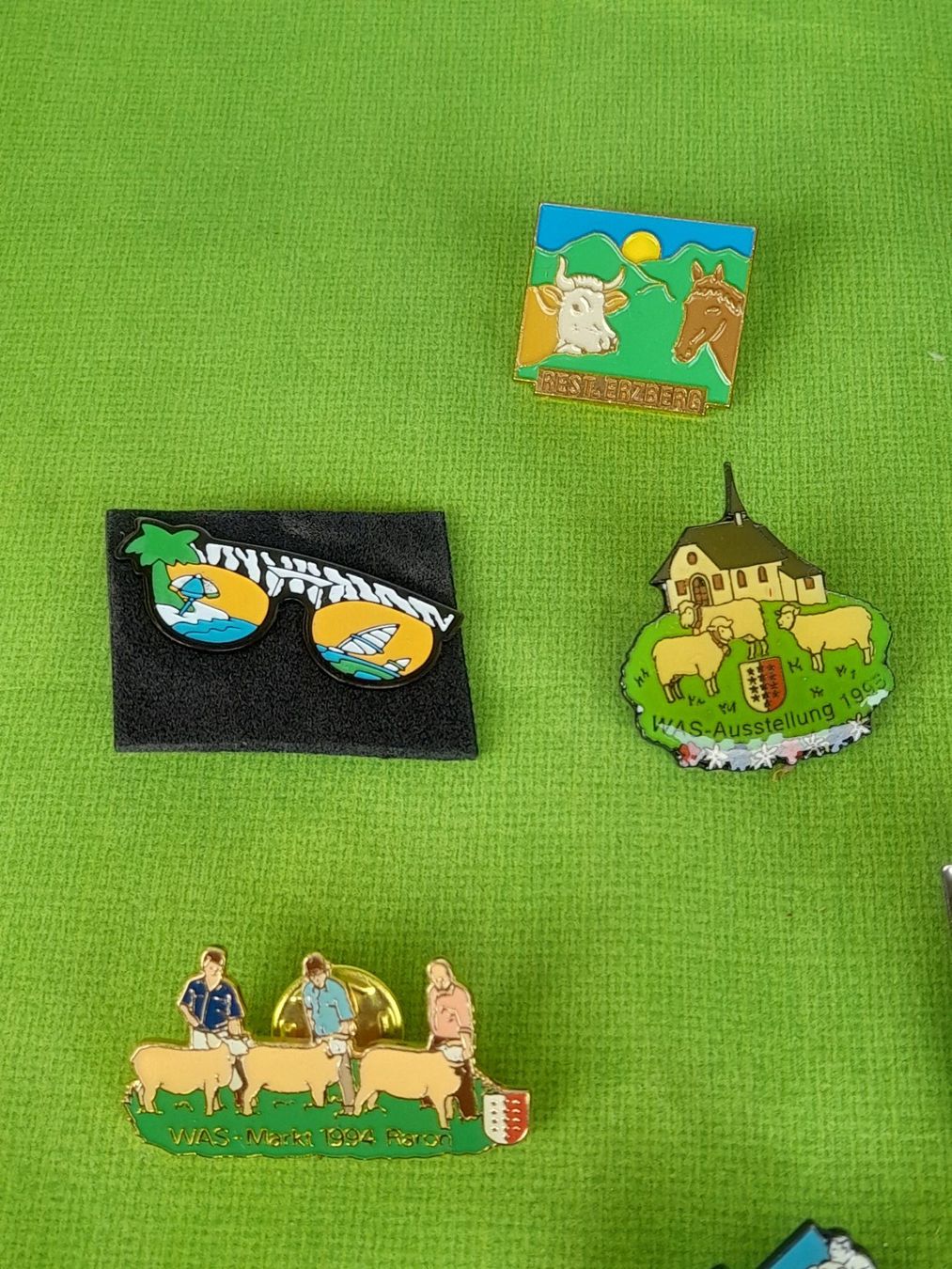 Placchette & Badge: Lot Pins/Anstecknadeln – Usato da Aeschi b.Spiez venduto da 52_wochen 1