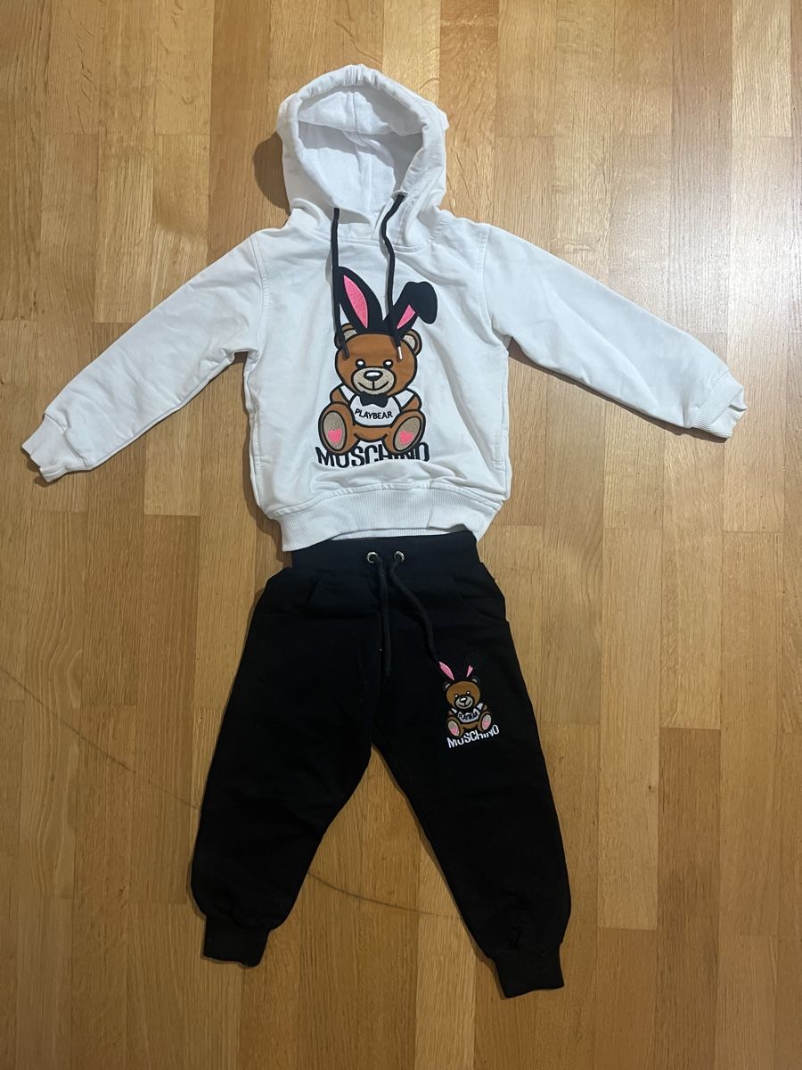 Lotti & Set di vestiti: Moschino Kinder Set Gr. 98-104, Trainer – Usato da Zürich venduto da Rusdi 1