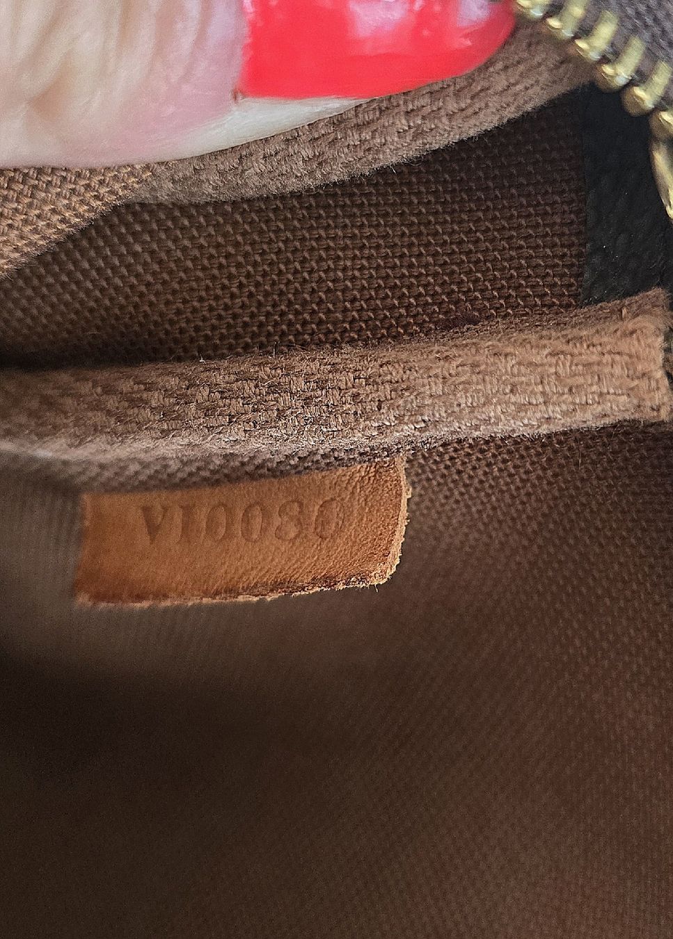 Louis Vuitton Sacs femmes: Louis Vuitton Pochette Accessoires Monogram Canvas – D'occasion à Niederteufen par Mira_72 7
