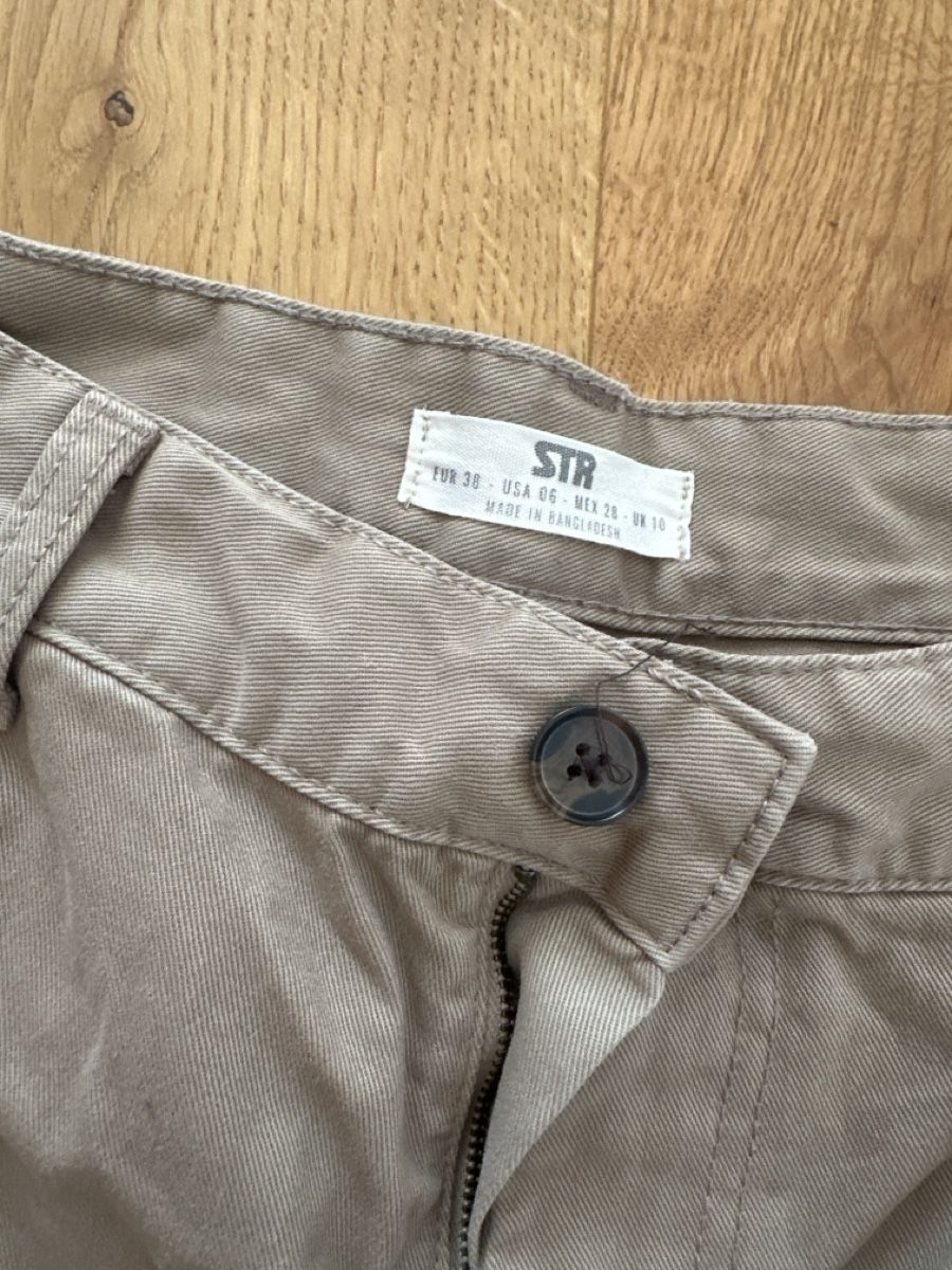 Stradivarius Pantaloni: Leichte Cargohosen von Stradivarius , Gr. 38 – Usato da Diepoldsau venduto da Sonne14 1
