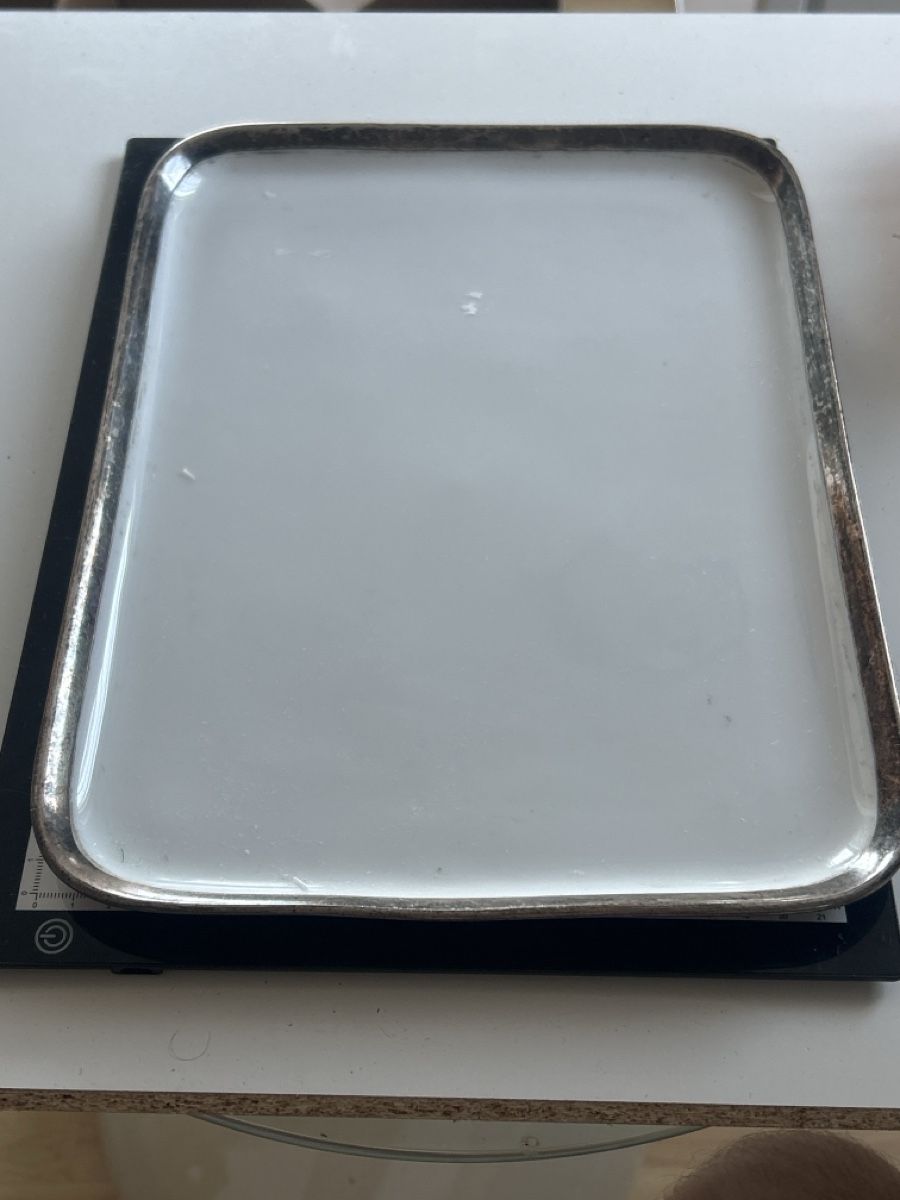 Piatti di portata: Tablett Metall Weiss mit Silberrand Antik(I7) – Usato da Neuenhof venduto da SchnaeppliAllerlei