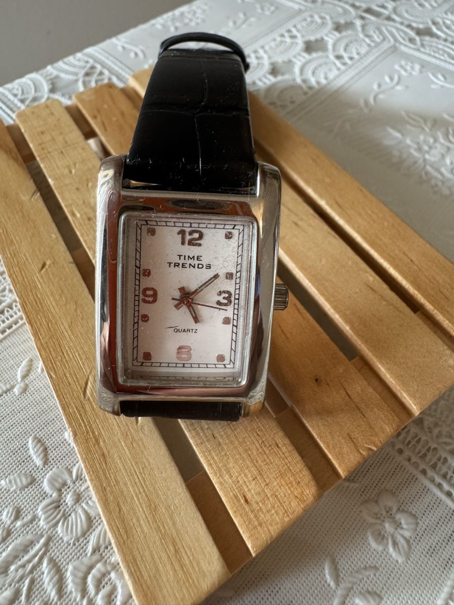 Montres: Time Trends Quartz Watch Rectangular Silver Case – D'occasion à Gerlafingen par naj_vj8s 1
