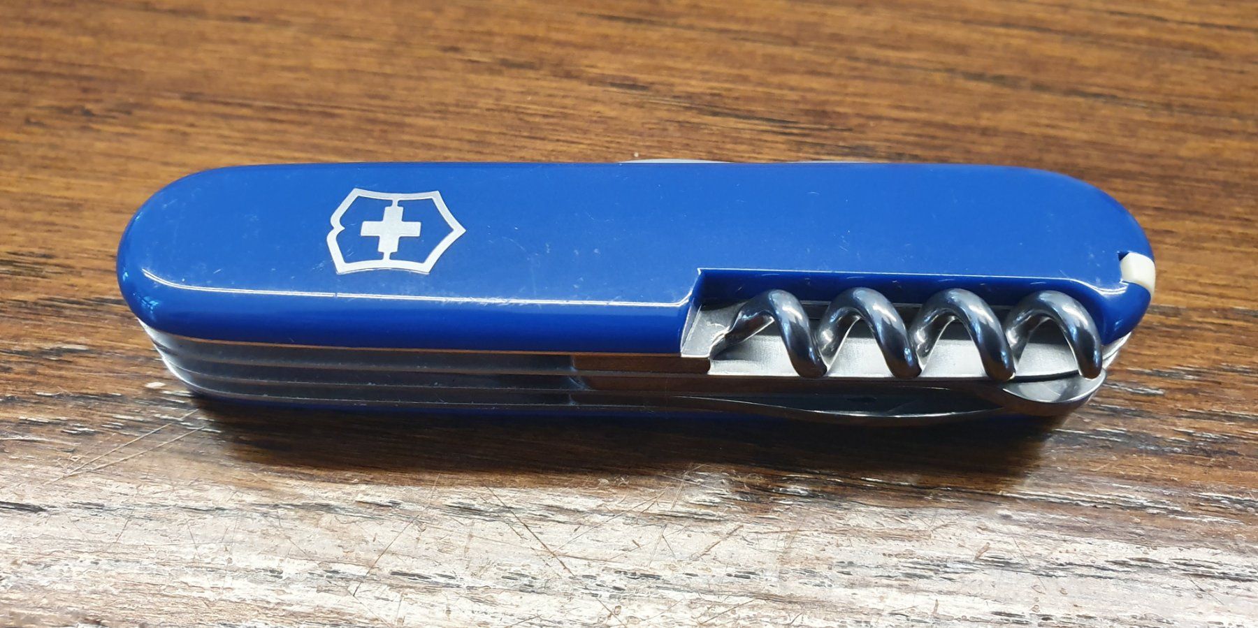 Victorinox Coltelli tascabile: 3 Victorinox Sackmesser mit Logo – Usato da Härkingen venduto da MarianneSi 1