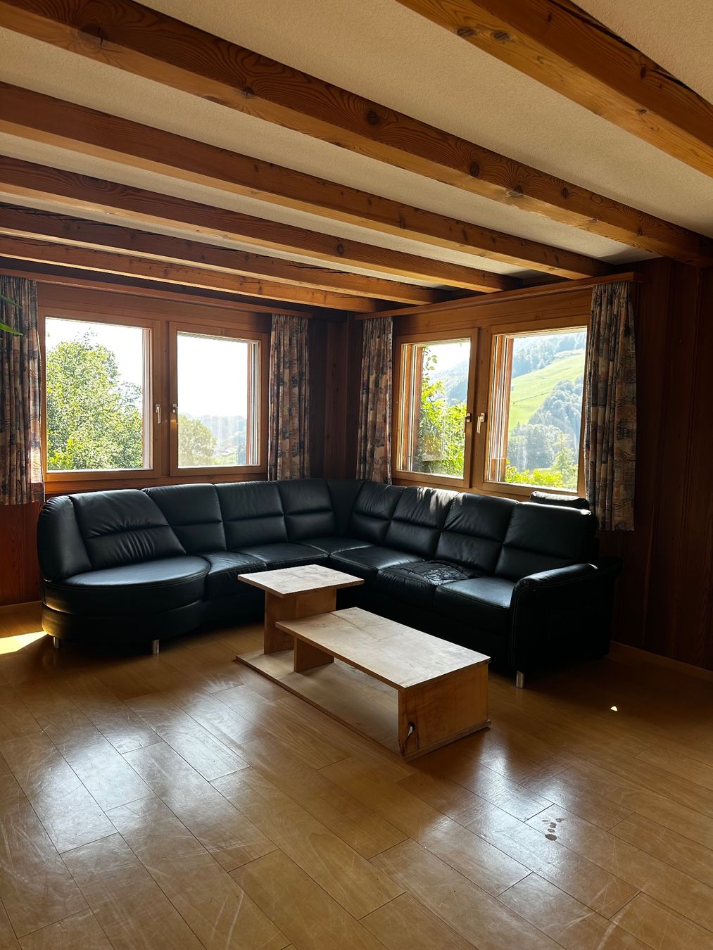 Sofas: schwarzes Ledersofa – Défectueux à Flumserberg Bergh par mar_t9jr