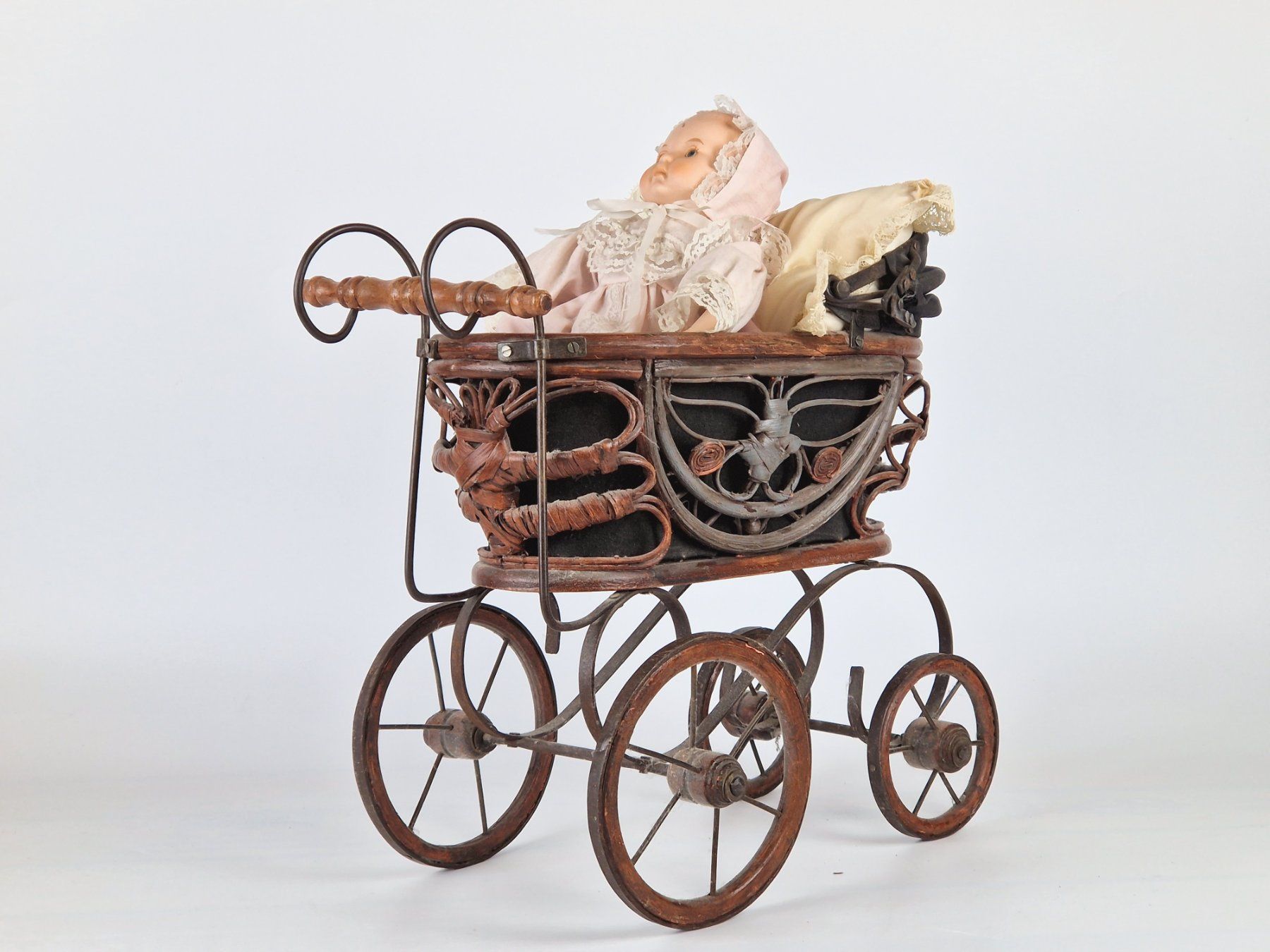 Puppenwagen: Puppenwagen mit Puppe – Gebraucht aus Muhen von Restwert_Muhen