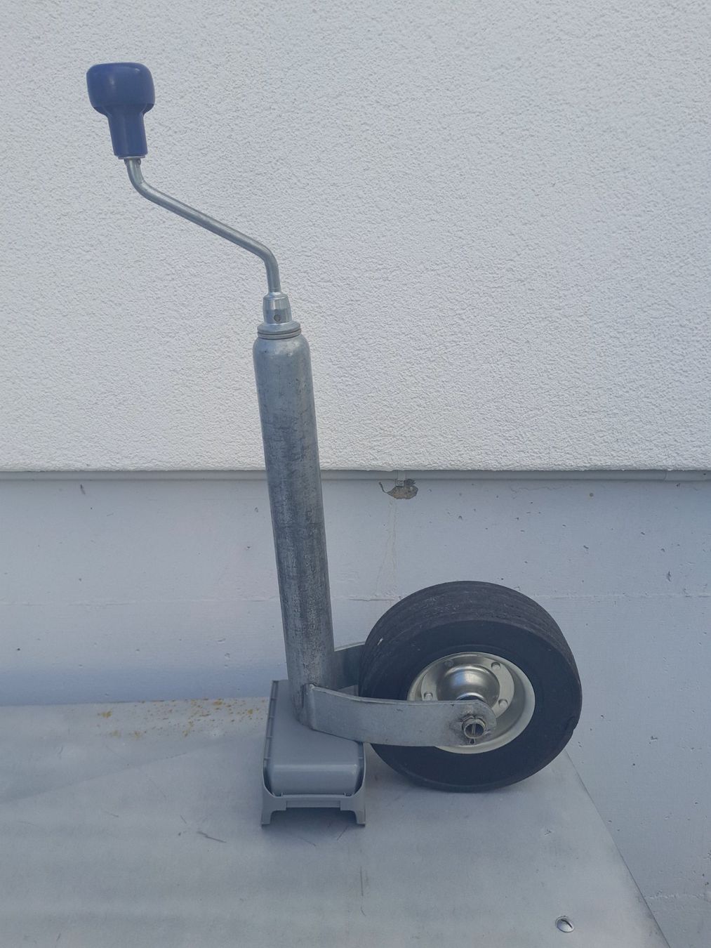 Altri accessori per camping: Stützrad für Wohnwagen – Usato da Lommiswil venduto da Marianne9 1